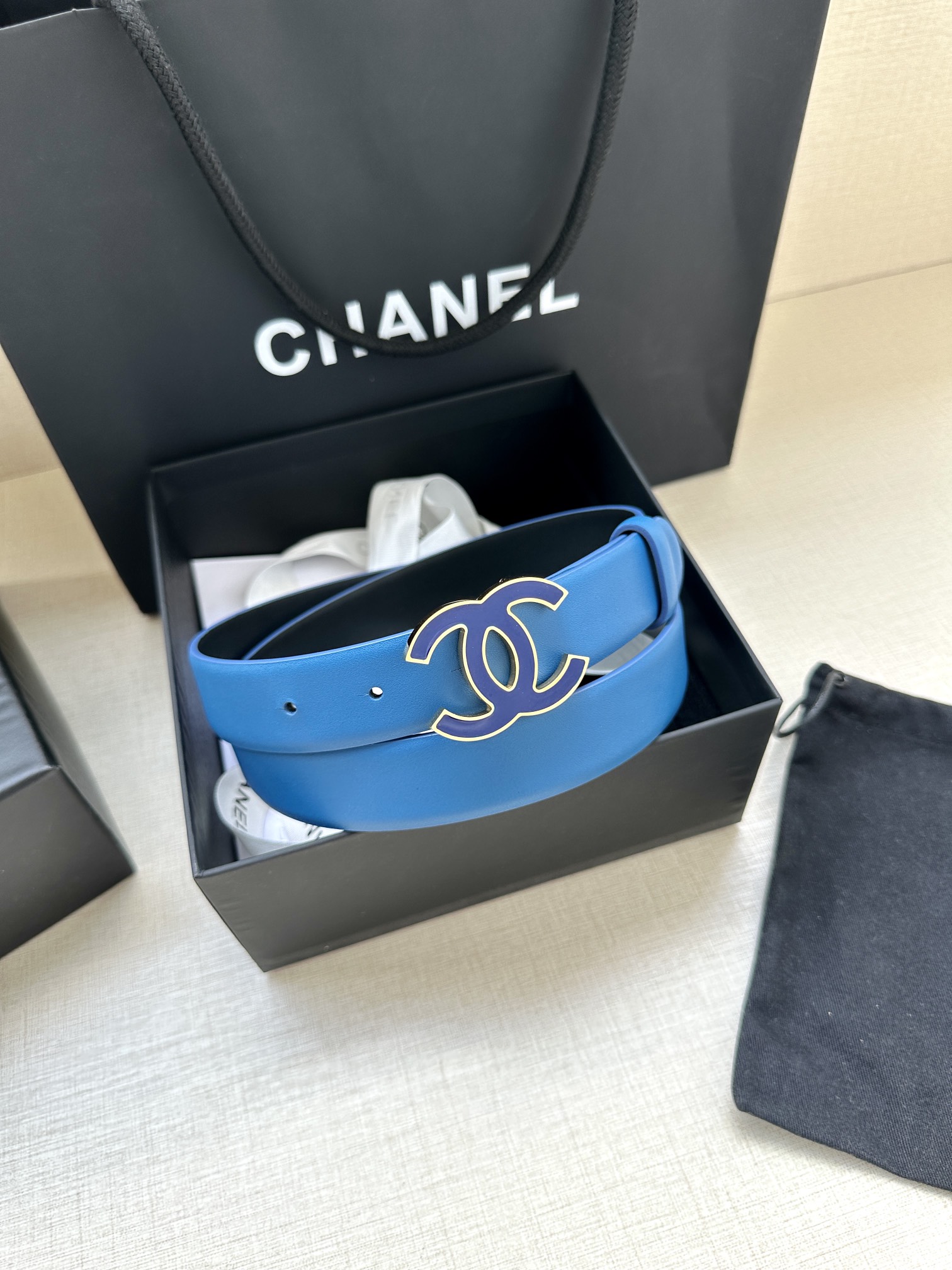 宽度3.0cm Chanel （香奈儿）进口柔软小牛皮纹路清晰五金配件金 银色/金属磨胶钢扣。