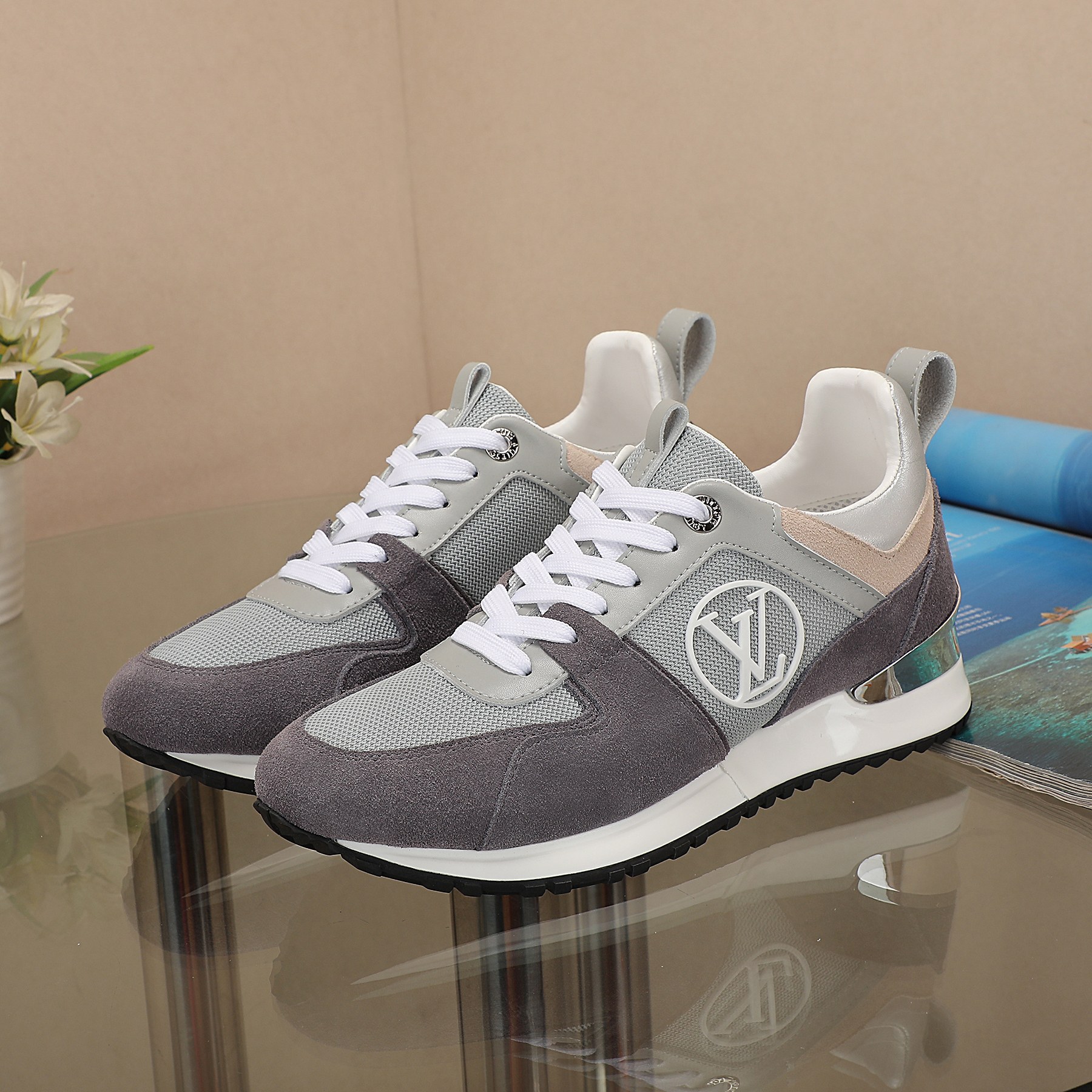 AL LV official website sync sneakers, this Run Away sneaker is inspired by running shoe design, high