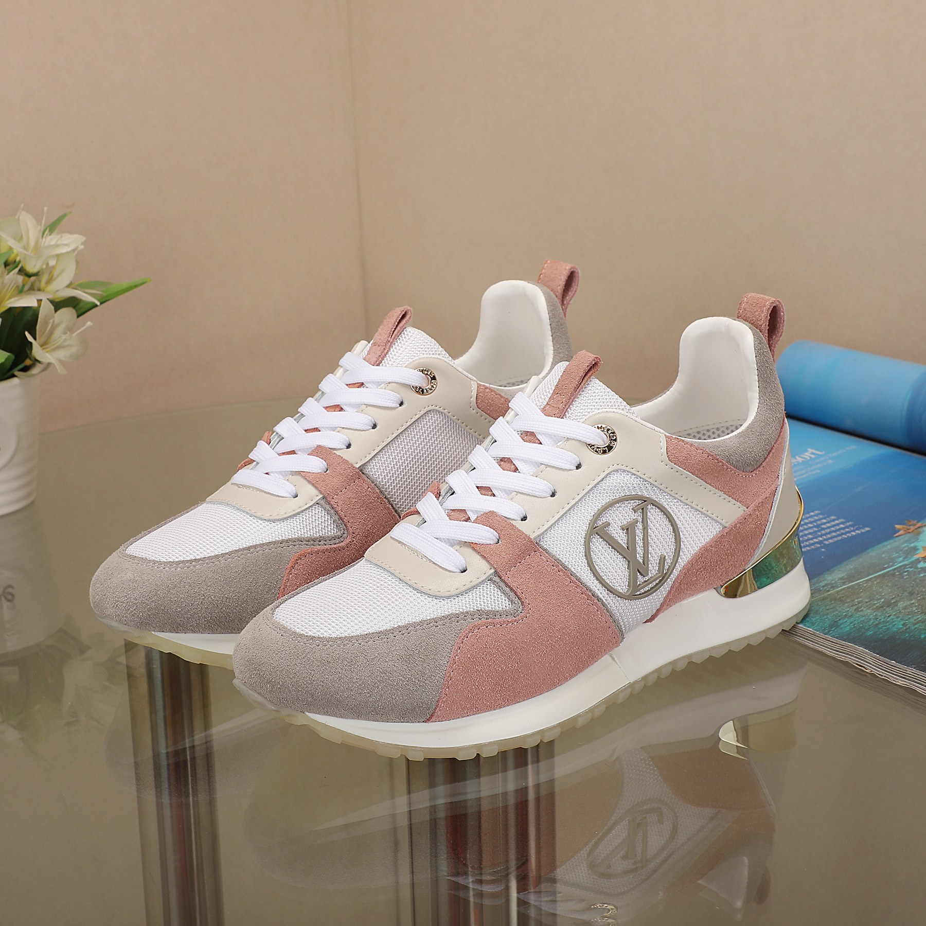AL LV official website sync sneakers, this Run Away sneaker is inspired by running shoe design, high