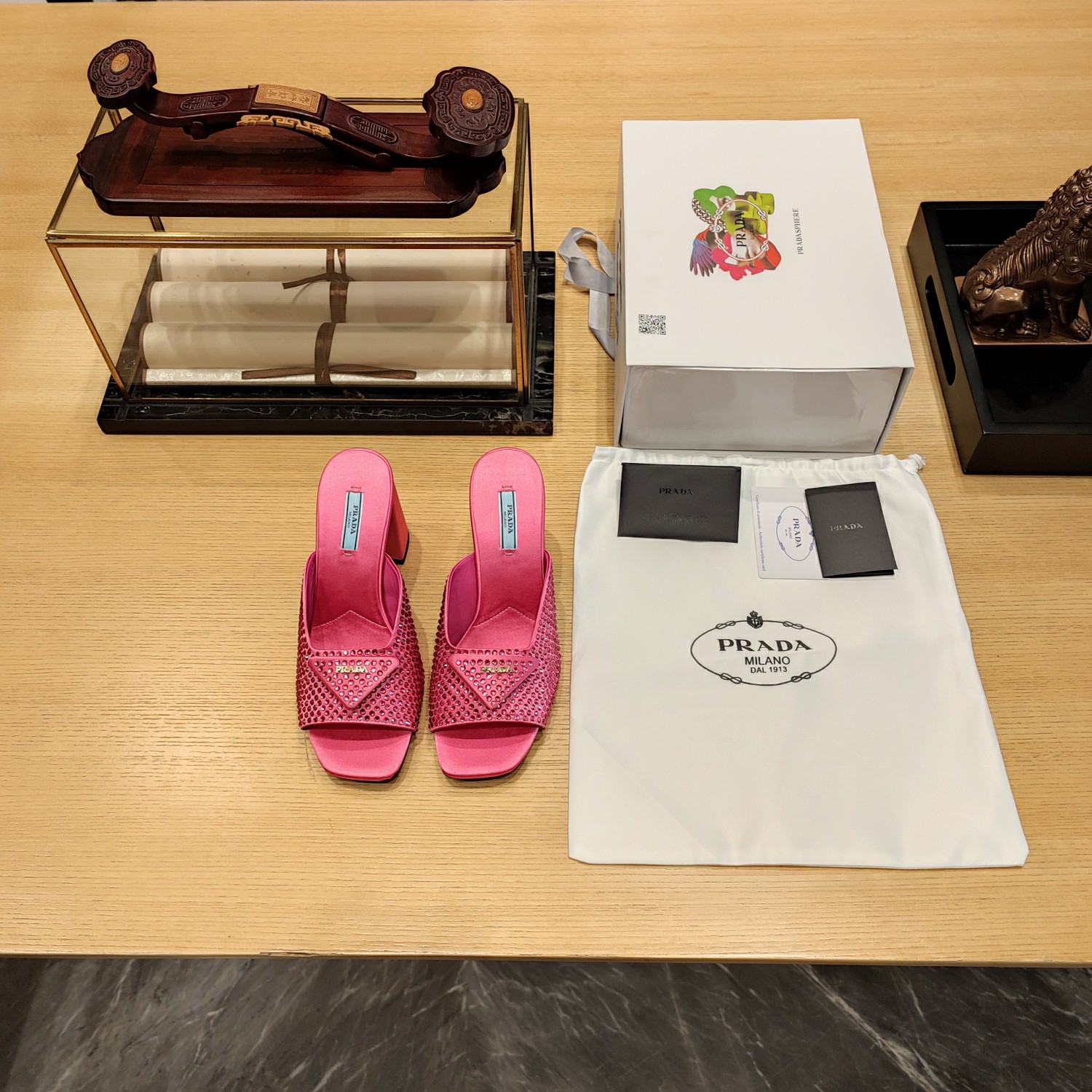 NO:172127,Thick heel square-toe sandal series (the highest version of the top packaging) PRADA Spring The latest and super popular series big thick heel square-toe triangle-button sandal series. Light plate, diamond surface, new spring and summer products, (top version) strength is coming!  prada24/