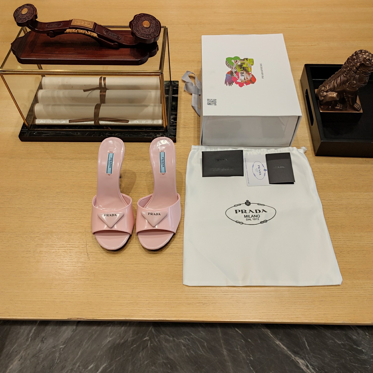 NO:172157,Stiletto heel round-toe sandal series (the highest version of the top packaging) PRADA Spring Latest and super popular series, genuine leather triangle buckle/stiletto heel round-toe fish mouth sandals. ———————————————————————————————————————————————————————————————————————————————————————————————————————————————————————————————————————————————————————————————————————————————————————————————————————————————————————————————————————————————————————————————————————————————————————————————————————————————————————————————————————————————————————————————————————————————————————————————————————————————————————————————————————————————————————————————————————  prada24/The major internet celebrities gathered grass planting artifacts, the same sandals, fashionable and versatile nice items, Italian counter purchasing original shoes, 1 to 1 photo replica, summer evergreen sandal series. The new style is so beautiful, and the top-level open-edge beaded cowhide with original 3D printed leather bag buckle, embroidered logo. Prada spring's latest high-heeled round-toed sandals are launched in summer and evolved into the same look. The new season's single product, the large triangle logo buckle is controlled on the round upper, the original open-edge beaded cowhide fabric adheres to the modern design concept, revealing exquisite charm, and the new elegant colors of the fabric add bright style. Ins popular single product, major European and American bloggers recommend series, hot-selling overseas, the iconic enameled leather bag buckle is decorated with triangle logo highlights the brand's characteristics.  The Italian counter purchasing original shoes are developed, 1 to 1, and the original reproduction is extremely simple. It is extremely streamlined~ The super hot series of products, the iconic logo triangular buckle. The Prada style design of this season is even simpler than before. It does not deliberately pursue trend or sports. The overall nature is the same, and the color is also bright in combination, which is so beautiful!  —————————————————— Original painted 10cm stiletto heels show the triangular straight heel design, and the buckle is wrapped in genuine leather, presenting a classic and wonderful style!  