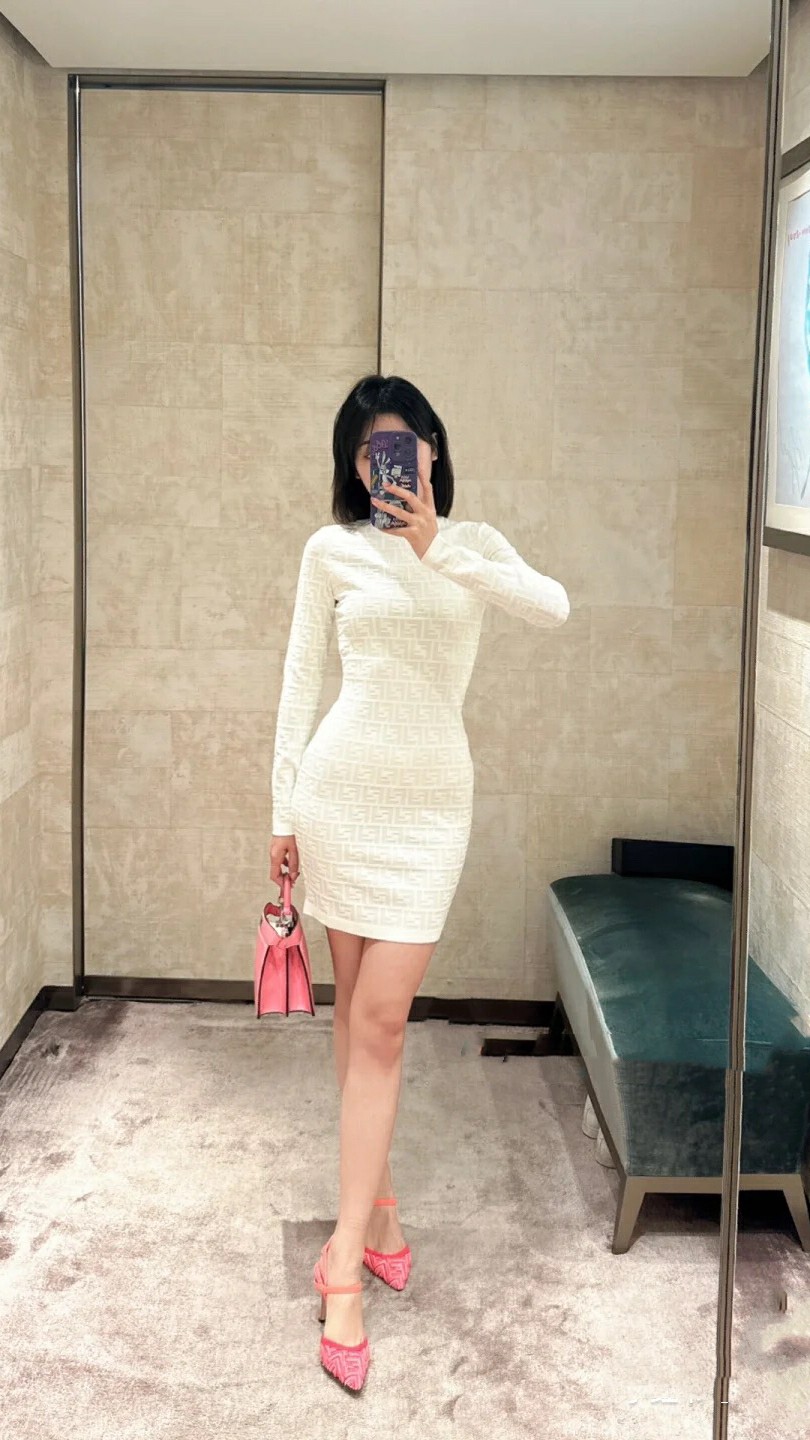 NO:706035,Actual photos of celebrities' feet photo album 1, high heels and sandals, sandals, high heels19860909名媛上脚实拍图集1,高跟鞋凉鞋,sandals,high heels,Women's Shoes