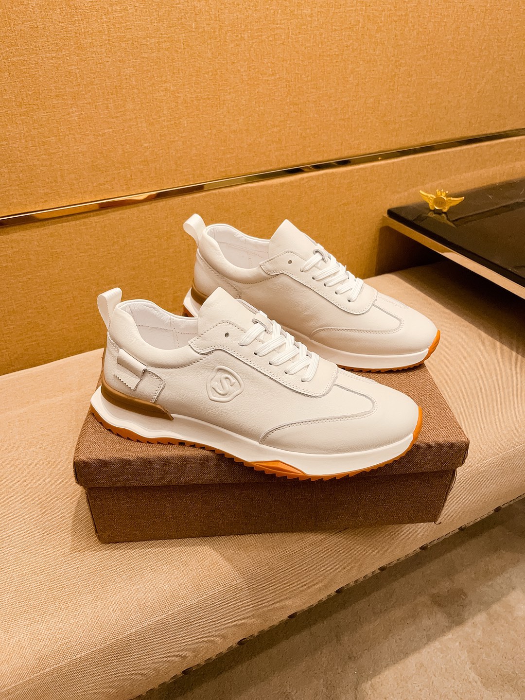 NO:730448,[Gucci] The latest masterpiece of the high-end men's shoe brand official website 11, the upper is made of Italian imported first-layer cowhide with a comfortable and breathable lining and original non-slip and wear-resistant outsole, making walking more convenient and comfortable!  Exclusive new model, stunning work, Midea 11 replica [color] compared with official quality!  Create a fashionable personality to set off your uniqueness!  A must-have for trendy men! Classic sizes: 38-44 Colors 2 colors available,,cowhide19860909【古奇】男鞋高端品牌 官网11最新力作鞋面采用意大利进口头层牛皮搭配舒适透气内里原版防滑耐磨大底制作,让行走更加便捷舒适！独家新款,惊世之作,与官方的质量相比美的11复刻[色]！打造时尚个性衬托你的与众不同！潮男必备!经典尺码:38-44 颜色 2 色可选,,cowhide,Men's shoes