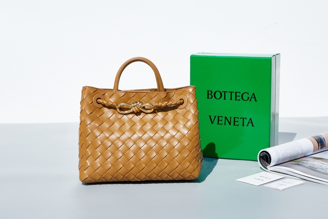 BottegaVeneta2023夏季系列Andiamo手袋大牌明星相继撞款!刘雯杜鹃井柏然米卡郭采洁等