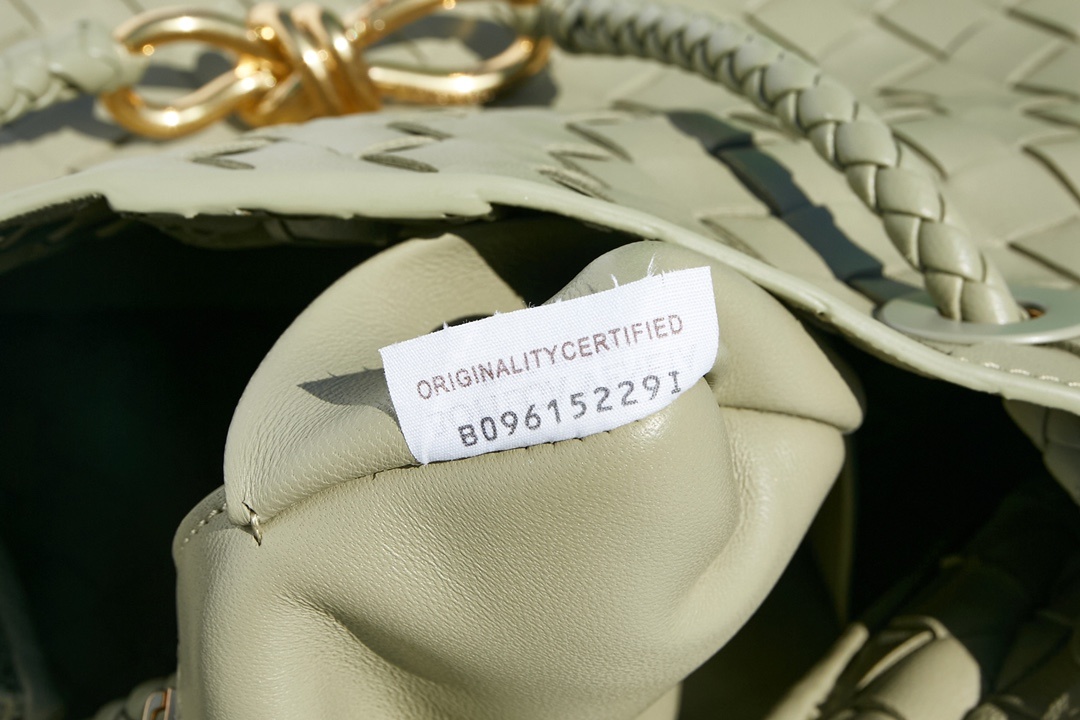 BottegaVeneta2023夏季系列Andiamo手袋大牌明星相继撞款!刘雯杜鹃井柏然米卡郭采洁等