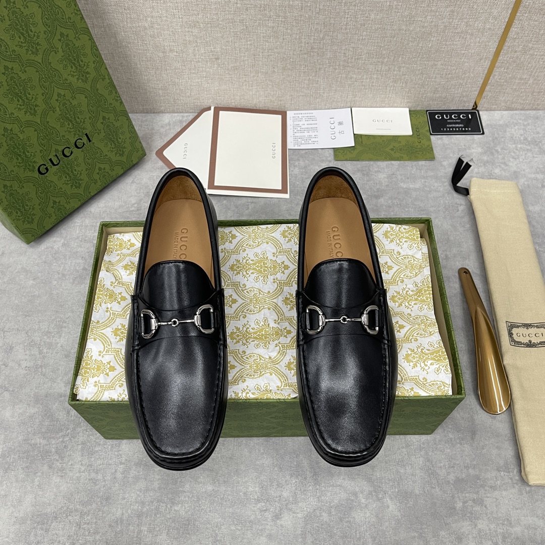 Gucci Lusso
 Scarpe Loafer Nero Argento Uomini Pelle di vitello bovina Cuoio genuino Fashion