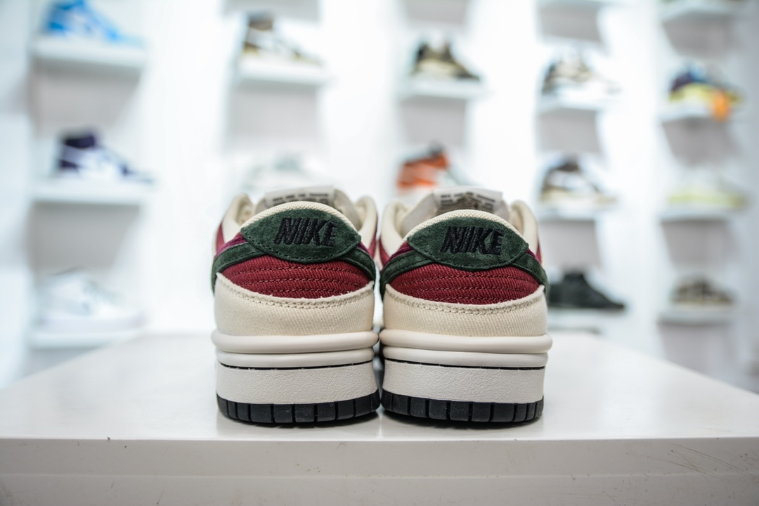 300 R NIKE DUNK SB LOW 定制配色 Dunk SB顾名思义 DZ2794-366