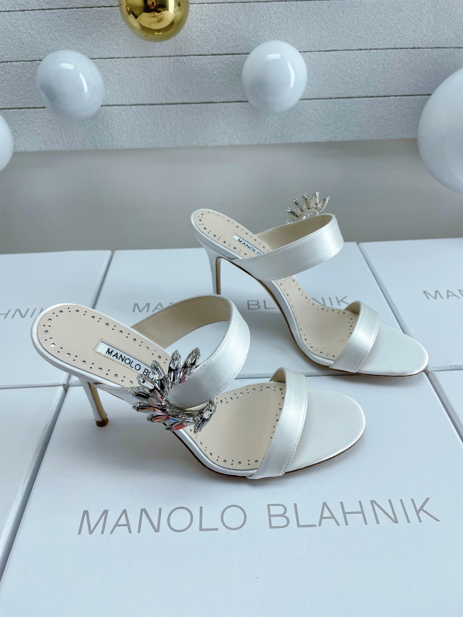 [Manolo Blahnik Women
