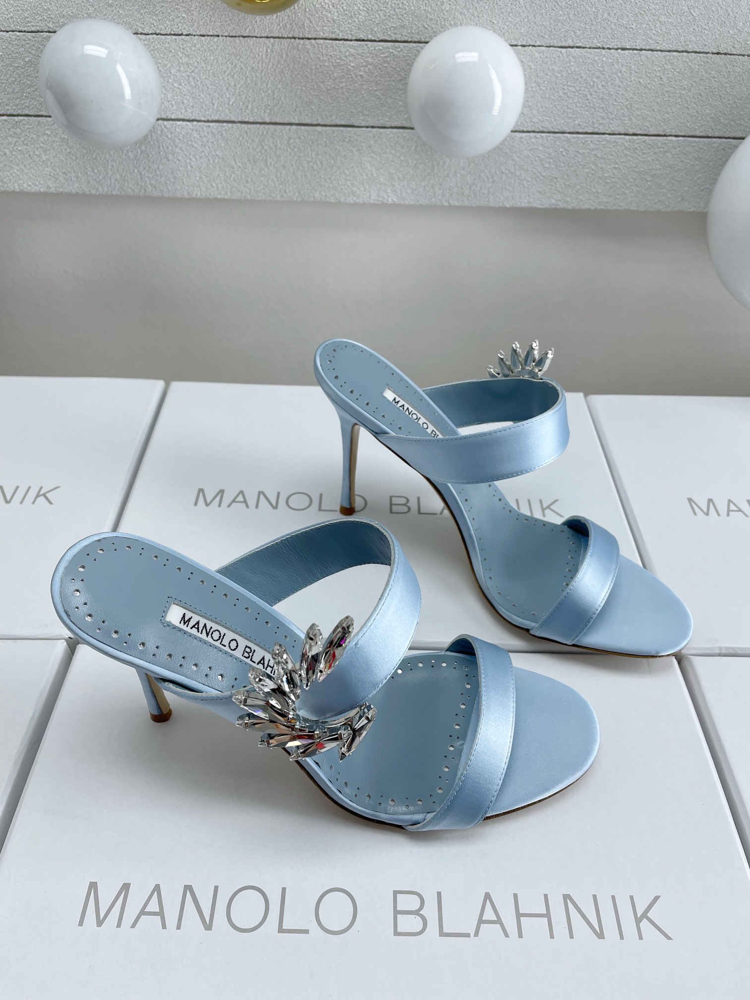 [Manolo Blahnik Women