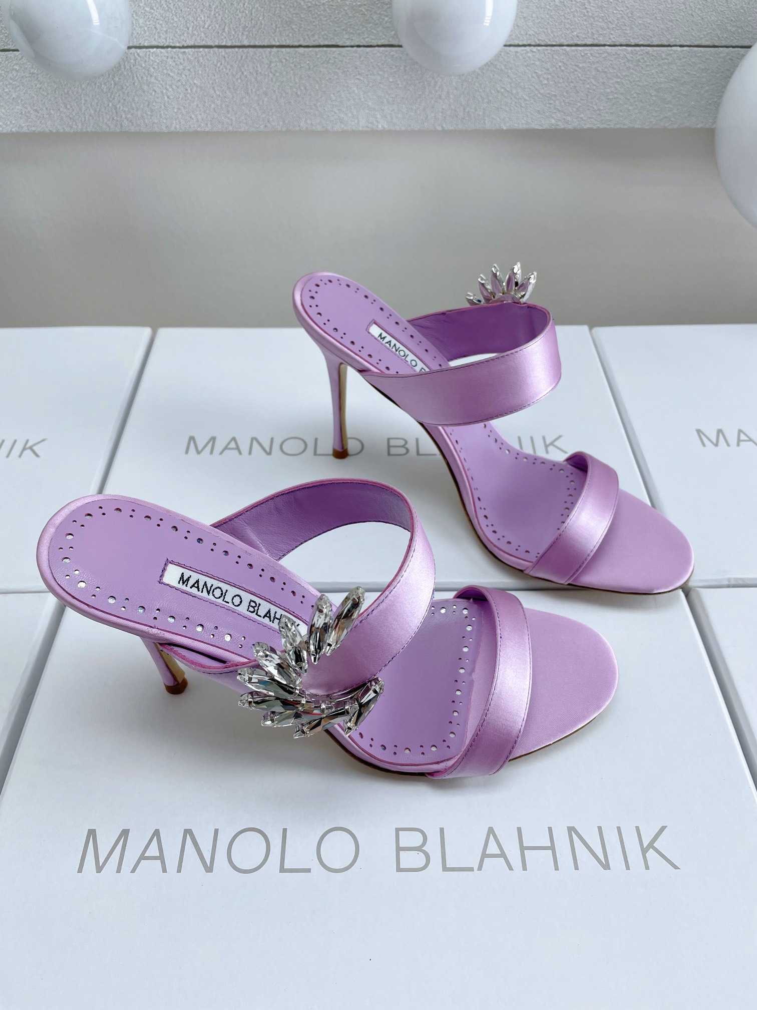 [Manolo Blahnik Women