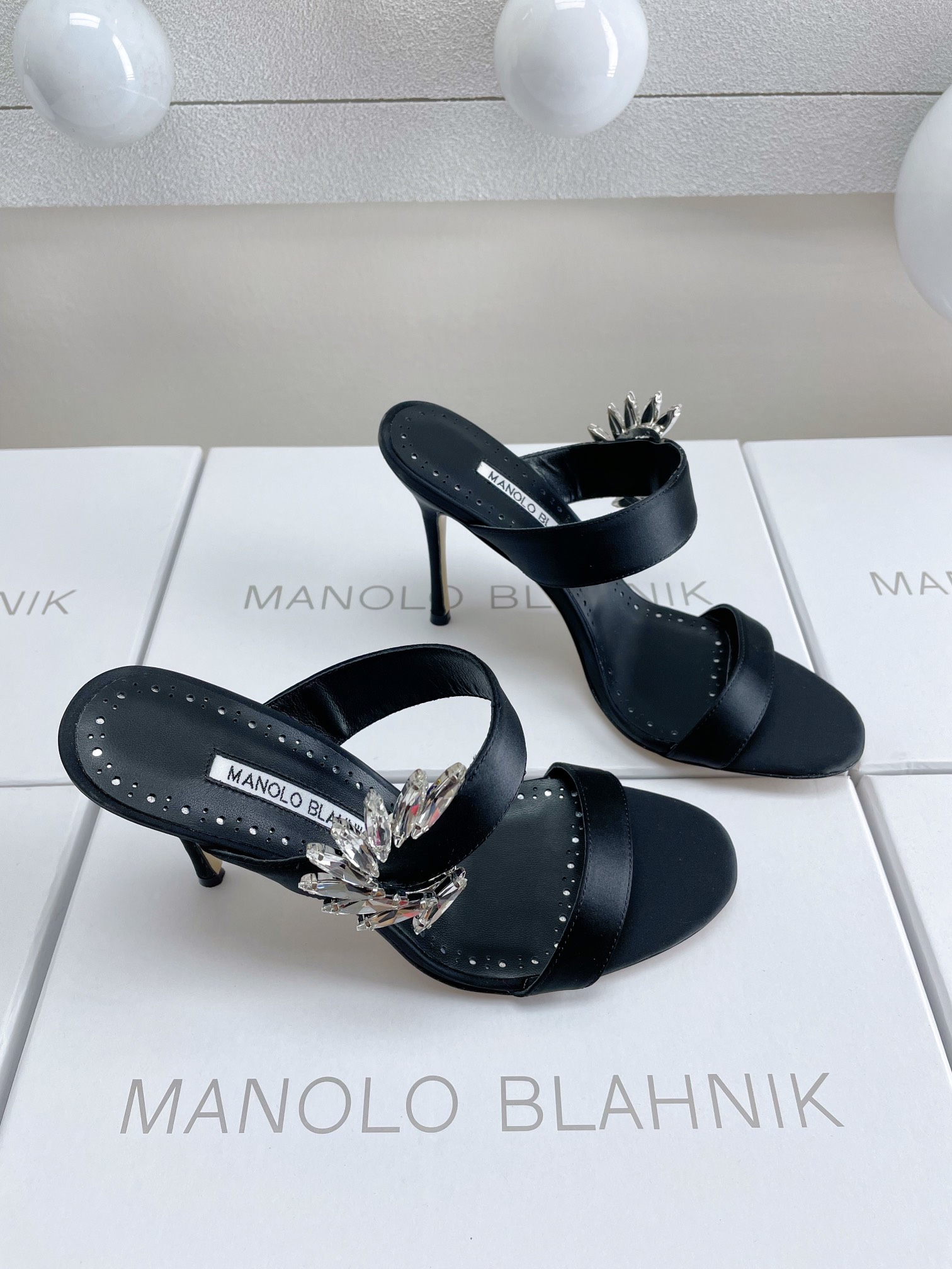 [Manolo Blahnik Women
