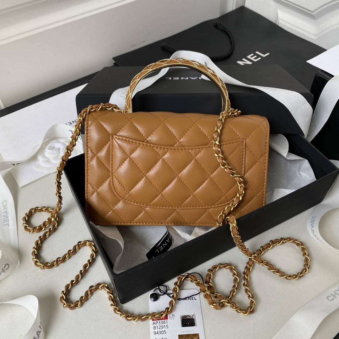 [Chanel Women
