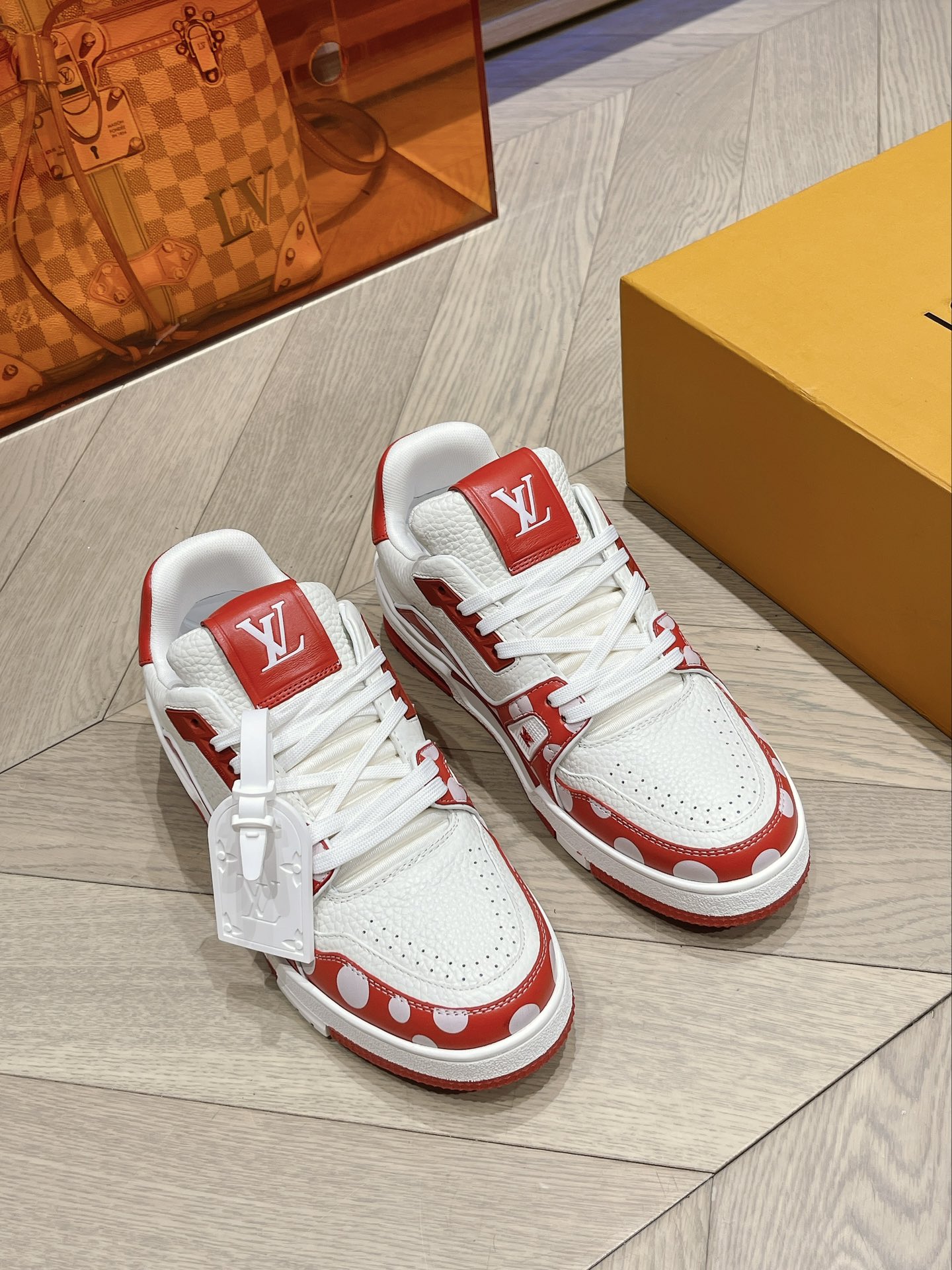 NO:481016,Polka dot model batch Latest couple series Louis Vuitton Trainer Sneaker Fashion versatile low-top casual shoes for men and women Top version New imprinting process Color-blocking graffiti series Can make you cool and limitless couples have a strong relationship size of 35-45, casual shoes/sports shoes, louis vuitton, louis vuitton, sneakers19860909波点款 批 最新情侣系列Louis Vuitton 路易威登 Trainer Sneaker 时尚百搭低帮休闲板鞋 男女同款  顶级版本 全新压印工艺 拼色涂鸦系列 能让你炫酷无极限情侣感情杠杠款 码数35-45,休闲鞋/运动鞋,louis vuitton,louis vuitton,sneakers,Women's Shoes