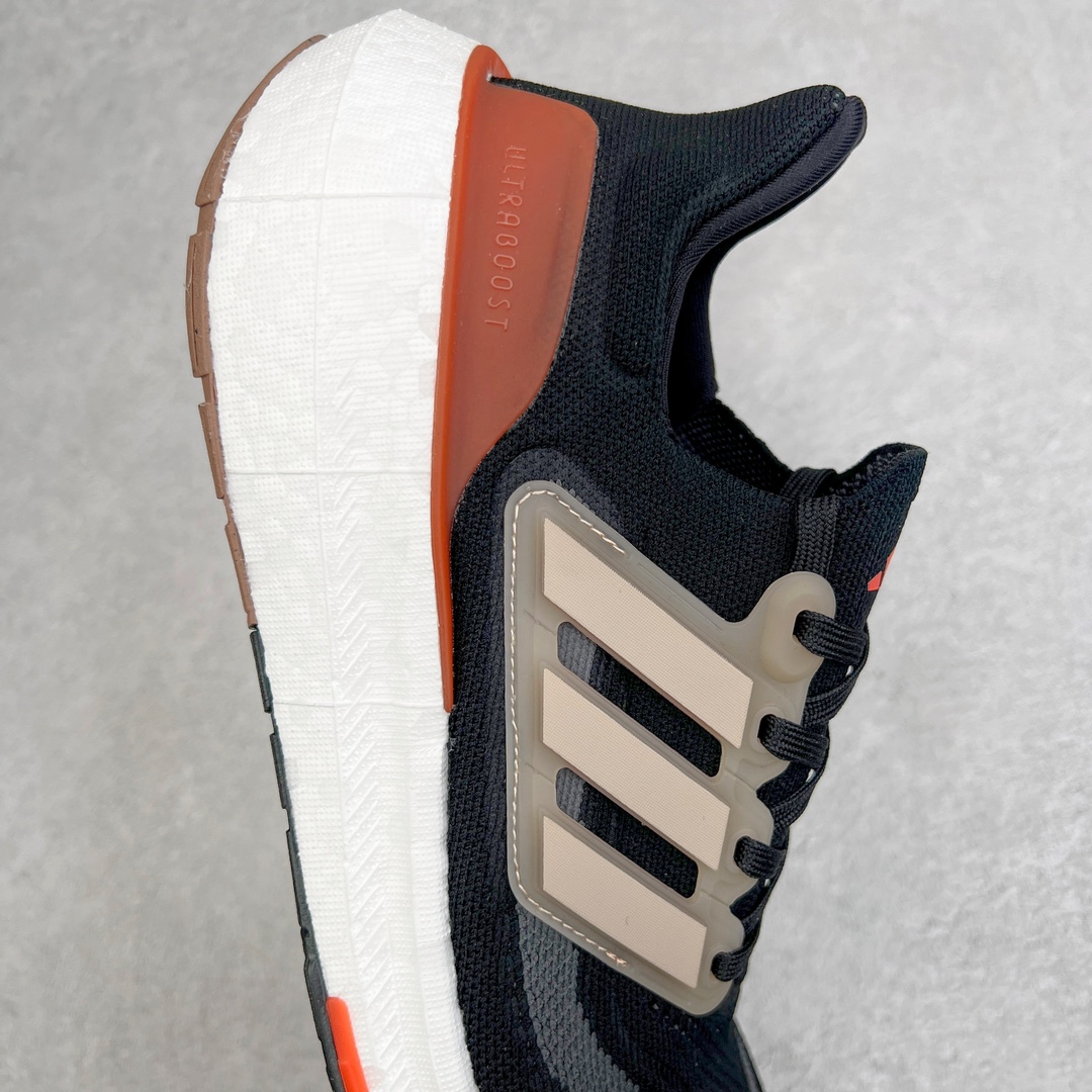 图片[6]-零售💰270 ＃YG纯原 AD Ultra Boost Light UB2023系列低帮袜套式针织透气缓震休闲运动慢跑鞋 HQ6334 德国进口巴斯夫大底 全套原纸板楦头开发 原厂特供飞织面配套加持 确保原汁原味 完美呈现版型 一比一还原zp踩屎脚感 原档案底模数据 正确多层组合大底 辰元原厂针织代工 细节还原度极高 独家外贸特供开发至48.5 历经10年不断创新以科技重塑跑步推出全新超轻新科技跑鞋 力求为跑步添活力 搭载LIGHT BOOST中底的新鲜演绎 无论节奏快慢、距离长短 伴你活力畅跑 延续了该系列的设计语言 采用分区编织鞋面 鞋头处网眼孔洞更大 提升透气性 一体式鞋舌 避免运动中出现偏移 实现鞋脚一体性 鞋侧 TPU 材质 有效提供支撑性 镂空的设计 同时减轻整体重量 最明显的则是中底部分 不仅是厚度夸张 大家最熟悉的 Boost 材质终于迎来升级 减重 30% 带来更轻量化的上脚感受 SIZE：39 40 40.5 41 42 42.5 43 44 44.5 45 46 47 48 编码：by2936070-运动鞋