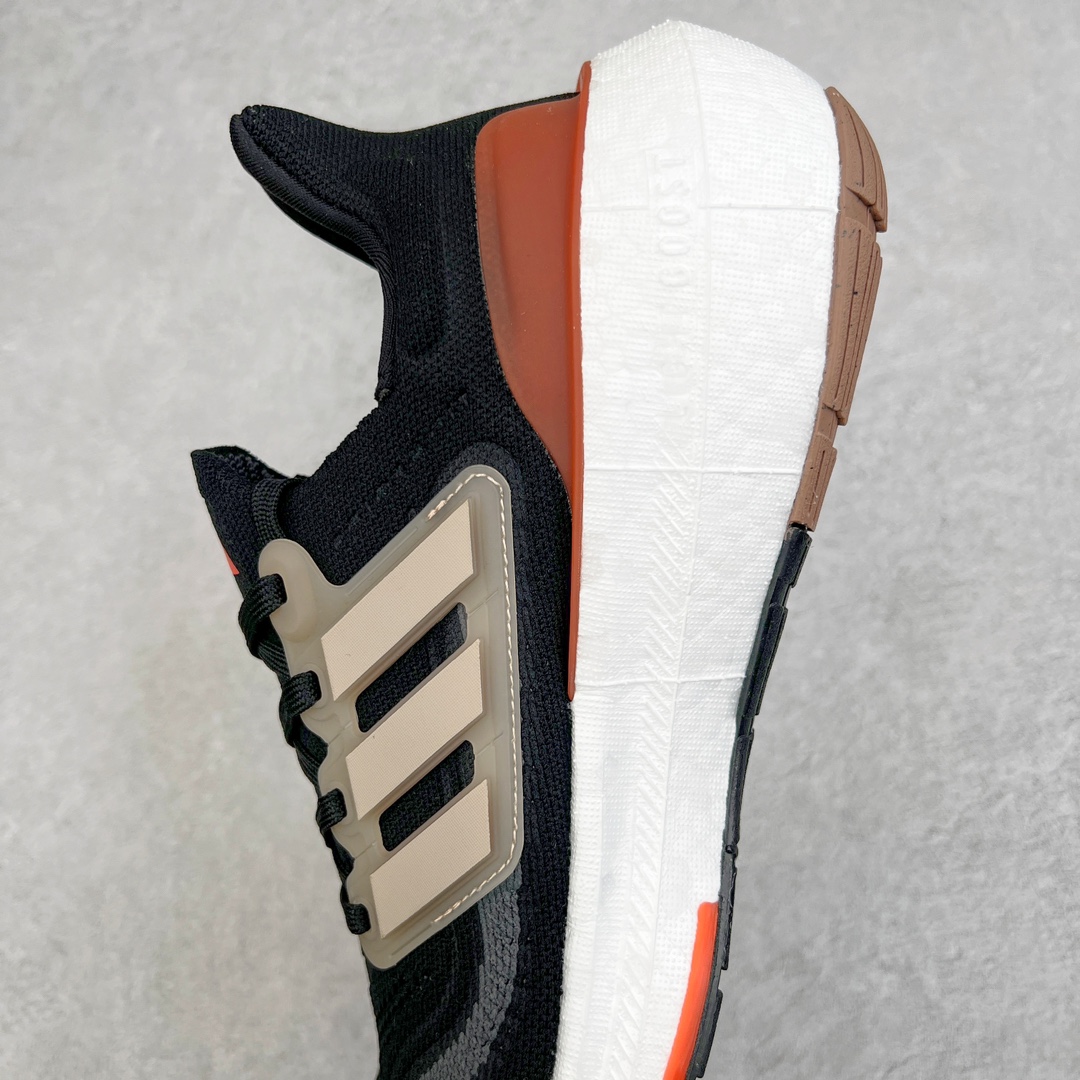 图片[7]-零售💰270 ＃YG纯原 AD Ultra Boost Light UB2023系列低帮袜套式针织透气缓震休闲运动慢跑鞋 HQ6334 德国进口巴斯夫大底 全套原纸板楦头开发 原厂特供飞织面配套加持 确保原汁原味 完美呈现版型 一比一还原zp踩屎脚感 原档案底模数据 正确多层组合大底 辰元原厂针织代工 细节还原度极高 独家外贸特供开发至48.5 历经10年不断创新以科技重塑跑步推出全新超轻新科技跑鞋 力求为跑步添活力 搭载LIGHT BOOST中底的新鲜演绎 无论节奏快慢、距离长短 伴你活力畅跑 延续了该系列的设计语言 采用分区编织鞋面 鞋头处网眼孔洞更大 提升透气性 一体式鞋舌 避免运动中出现偏移 实现鞋脚一体性 鞋侧 TPU 材质 有效提供支撑性 镂空的设计 同时减轻整体重量 最明显的则是中底部分 不仅是厚度夸张 大家最熟悉的 Boost 材质终于迎来升级 减重 30% 带来更轻量化的上脚感受 SIZE：39 40 40.5 41 42 42.5 43 44 44.5 45 46 47 48 编码：by2936070-运动鞋