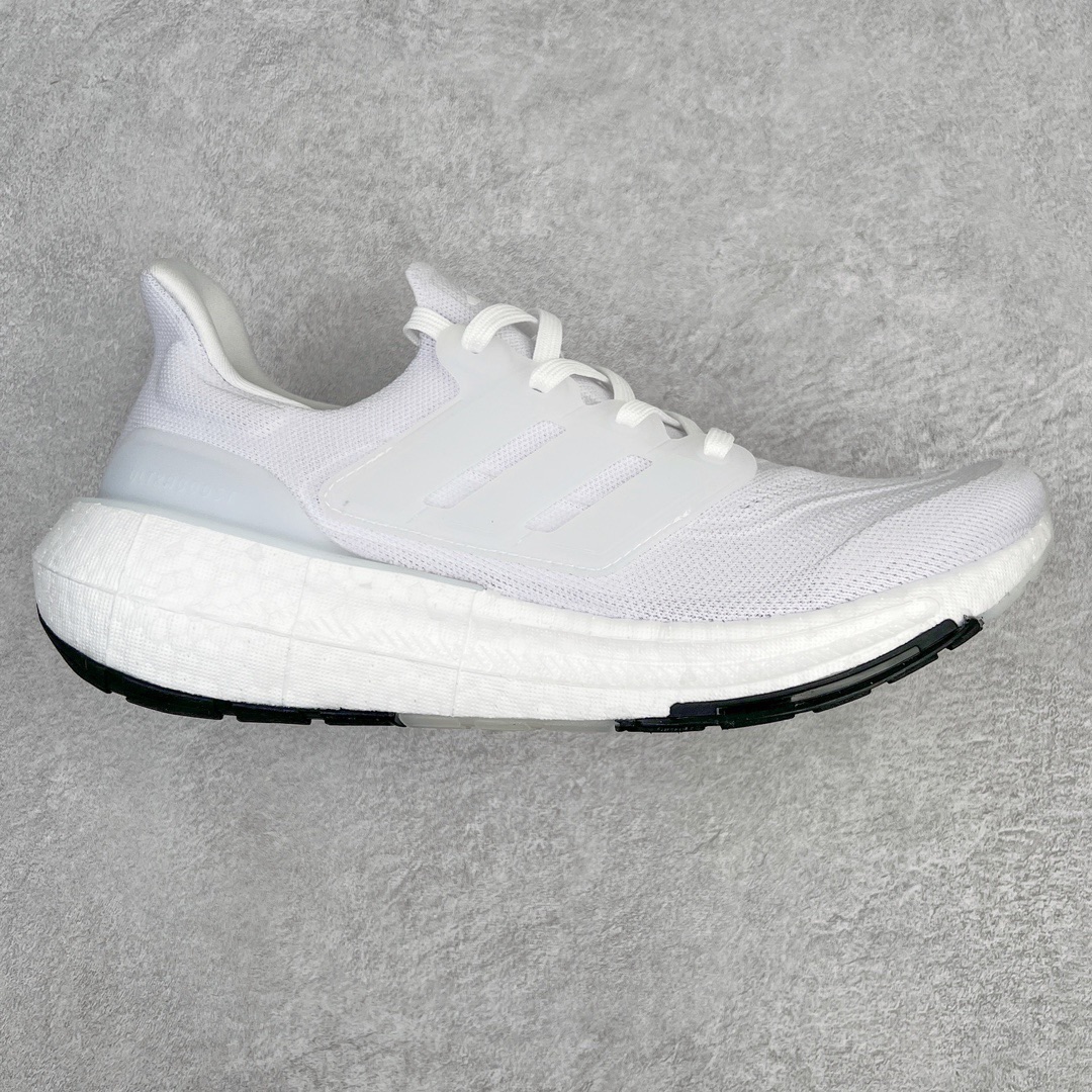 零售💰270 ＃YG纯原 AD Ultra Boost Light UB2023系列低帮袜套式针织透气缓震休闲运动慢跑鞋 历经德国进口巴斯夫大底 全套原纸板楦头开发 原厂特供飞织面配套加持 确保原汁原味 完美呈现版型 一比一还原zp踩屎脚感 原档案底模数据 正确多层组合大底 辰元原厂针织代工 细节还原度极高 独家外贸特供开发至48.5 历经10年不断创新以科技重塑跑步推出全新超轻新科技跑鞋 力求为跑步添活力 搭载LIGHT BOOST中底的新鲜演绎 无论节奏快慢、距离长短 伴你活力畅跑 延续了该系列的设计语言 采用分区编织鞋面 鞋头处网眼孔洞更大 提升透气性 一体式鞋舌 避免运动中出现偏移 实现鞋脚一体性 鞋侧 TPU 材质 有效提供支撑性 镂空的设计 同时减轻整体重量 最明显的则是中底部分 不仅是厚度夸张 大家最熟悉的 Boost 材质终于迎来升级 减重 30% 带来更轻量化的上脚感受 编码：by2936070-运动鞋