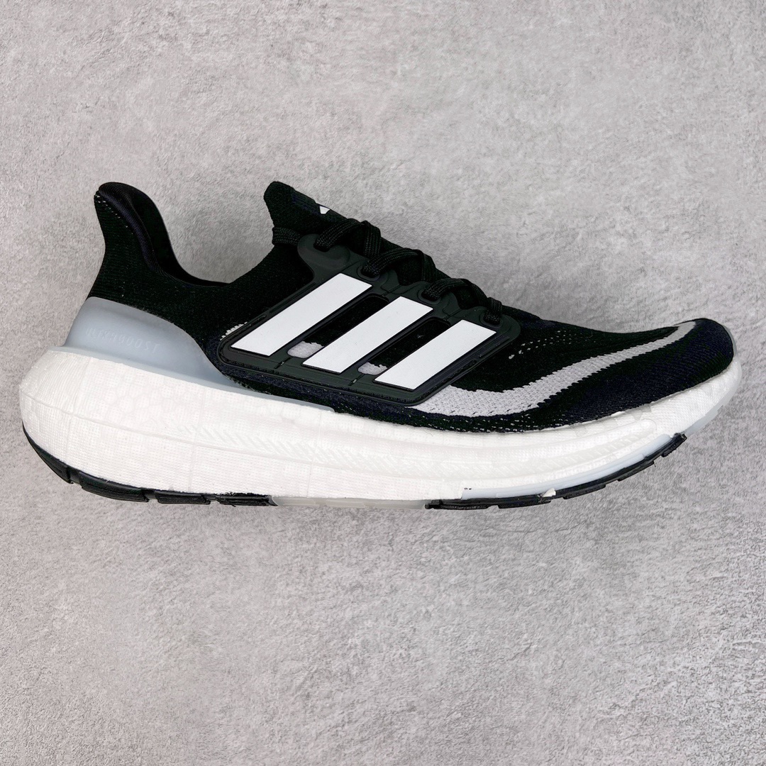 图片[6]-零售💰270 ＃YG纯原 AD Ultra Boost Light UB2023系列低帮袜套式针织透气缓震休闲运动慢跑鞋 历经德国进口巴斯夫大底 全套原纸板楦头开发 原厂特供飞织面配套加持 确保原汁原味 完美呈现版型 一比一还原zp踩屎脚感 原档案底模数据 正确多层组合大底 辰元原厂针织代工 细节还原度极高 独家外贸特供开发至48.5 历经10年不断创新以科技重塑跑步推出全新超轻新科技跑鞋 力求为跑步添活力 搭载LIGHT BOOST中底的新鲜演绎 无论节奏快慢、距离长短 伴你活力畅跑 延续了该系列的设计语言 采用分区编织鞋面 鞋头处网眼孔洞更大 提升透气性 一体式鞋舌 避免运动中出现偏移 实现鞋脚一体性 鞋侧 TPU 材质 有效提供支撑性 镂空的设计 同时减轻整体重量 最明显的则是中底部分 不仅是厚度夸张 大家最熟悉的 Boost 材质终于迎来升级 减重 30% 带来更轻量化的上脚感受 编码：by2936070-运动鞋