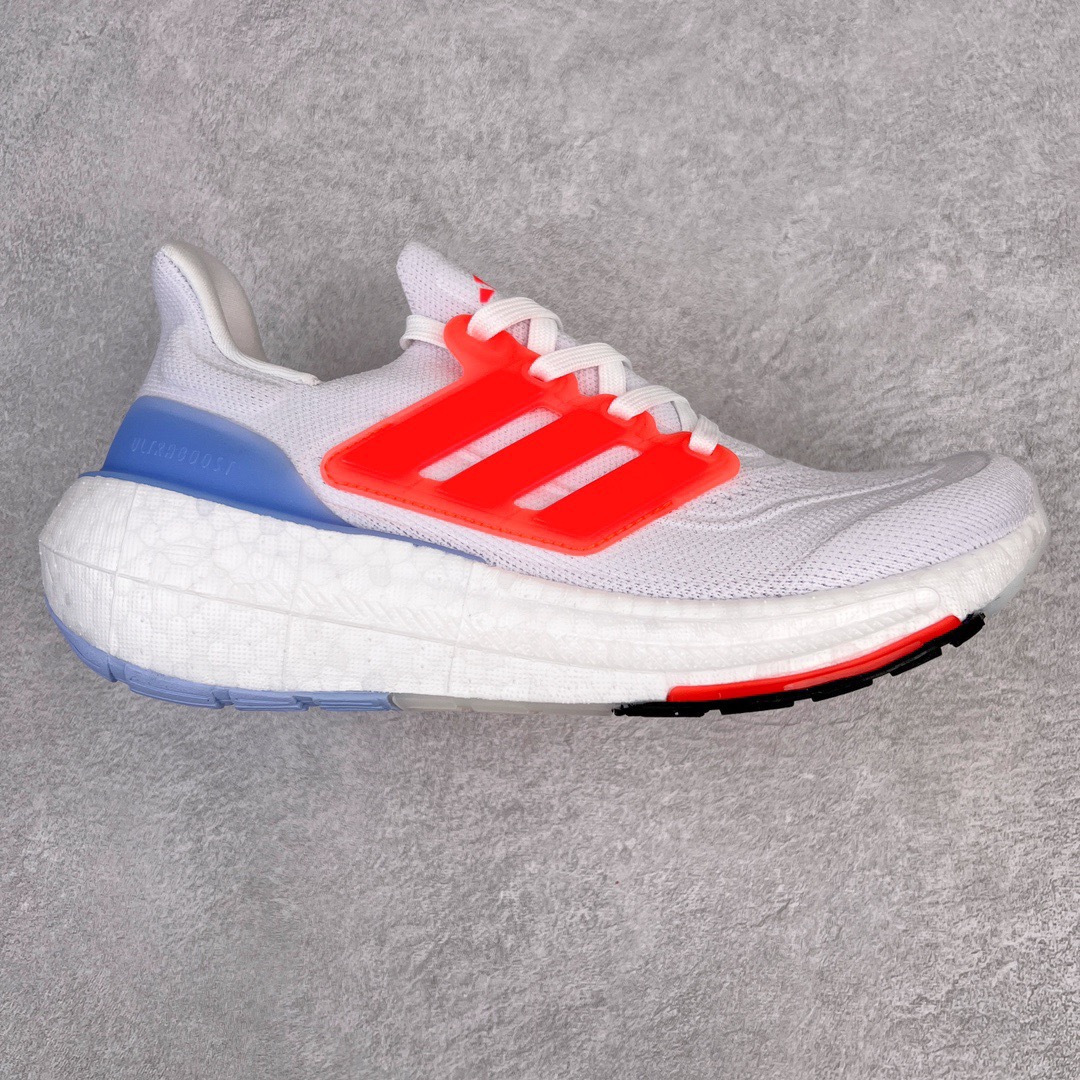 图片[2]-零售💰270 ＃YG纯原 AD Ultra Boost Light UB2023系列低帮袜套式针织透气缓震休闲运动慢跑鞋 德国进口巴斯夫大底 全套原纸板楦头开发 原厂特供飞织面配套加持 确保原汁原味 完美呈现版型 一比一还原zp踩屎脚感 原档案底模数据 正确多层组合大底 辰元原厂针织代工 细节还原度极高 独家外贸特供开发至48.5 历经10年不断创新以科技重塑跑步推出全新超轻新科技跑鞋 力求为跑步添活力 搭载LIGHT BOOST中底的新鲜演绎 无论节奏快慢、距离长短 伴你活力畅跑 延续了该系列的设计语言 采用分区编织鞋面 鞋头处网眼孔洞更大 提升透气性 一体式鞋舌 避免运动中出现偏移 实现鞋脚一体性 鞋侧 TPU 材质 有效提供支撑性 镂空的设计 同时减轻整体重量 最明显的则是中底部分 不仅是厚度夸张 大家最熟悉的 Boost 材质终于迎来升级 减重 30% 带来更轻量化的上脚感受 编码：by2936070-运动鞋