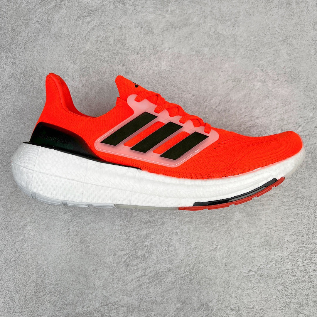 图片[4]-零售💰270 ＃YG纯原 AD Ultra Boost Light UB2023系列低帮袜套式针织透气缓震休闲运动慢跑鞋 德国进口巴斯夫大底 全套原纸板楦头开发 原厂特供飞织面配套加持 确保原汁原味 完美呈现版型 一比一还原zp踩屎脚感 原档案底模数据 正确多层组合大底 辰元原厂针织代工 细节还原度极高 独家外贸特供开发至48.5 历经10年不断创新以科技重塑跑步推出全新超轻新科技跑鞋 力求为跑步添活力 搭载LIGHT BOOST中底的新鲜演绎 无论节奏快慢、距离长短 伴你活力畅跑 延续了该系列的设计语言 采用分区编织鞋面 鞋头处网眼孔洞更大 提升透气性 一体式鞋舌 避免运动中出现偏移 实现鞋脚一体性 鞋侧 TPU 材质 有效提供支撑性 镂空的设计 同时减轻整体重量 最明显的则是中底部分 不仅是厚度夸张 大家最熟悉的 Boost 材质终于迎来升级 减重 30% 带来更轻量化的上脚感受 编码：by2936070-运动鞋