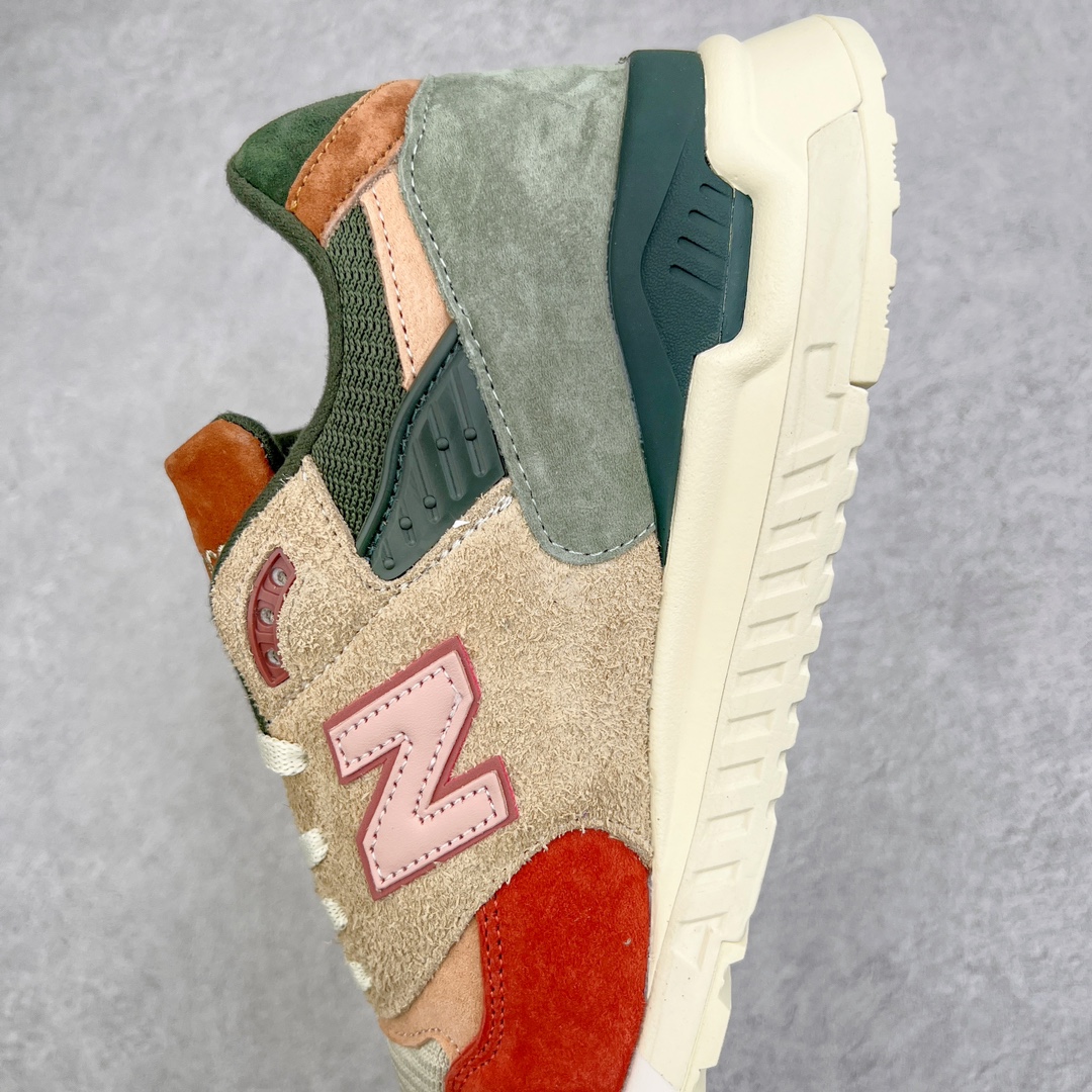 图片[7]-＃K版纯原 KITH x New Balance NB998 \\\”BroadacreCity\\\” 复古低帮跑步鞋 U998KH1 白红绿 Kith发布了与New Balance 998 的最新联名 Ronnie Fieg作为Kith 的主理人 此次与Frank Lloyd Wright合作以New Balance 998系列 为蓝本 发布了Broadacre City概念的鞋型以庆祝该鞋款诞生35周年 该鞋款采用经典的网眼鞋面 搭配猪皮绒面革和 毛茸茸的绒面革覆盖面板 讨托了整个联名设计 多变的主题 此外 AbzOrb缓震科技也保证了脚感 该鞋的独特颜色一乳白色 泥土色 砖红色 暖杏色和橄榄绿-突出了建筑师弗兰克劳埃德赖特的未来城市概念Bradacre City的建筑草图和模型 作为特殊鞋盒 此次联名的鞋盒和讨纸也展示了 建筑师弗兰克劳埃德赖特的未来城市概念 整个联名诚意感满满 细节丰富 尺码：36 37 37.5 38 38.5 39.5 40 40.5 41.5 42 42.5 43 44 44.5 45-选品中心