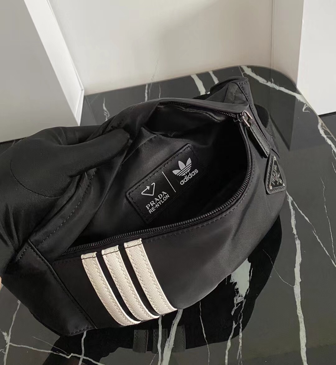 ad pd コラボデザイン ウエストバッグ Re-Nylon Saffiano