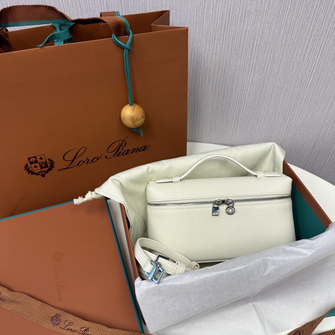 L19牛奶白ExtrapocketL19系列手提/斜挎包不被定义的生活才最自在就像loropiana的材