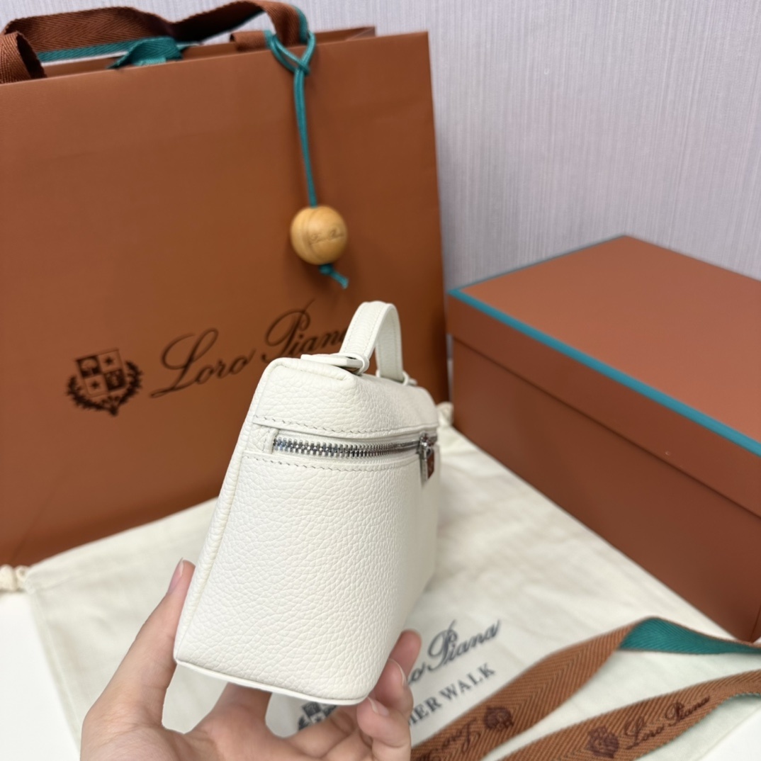 L19牛奶白ExtrapocketL19系列手提/斜挎包不被定义的生活才最自在就像loropiana的材