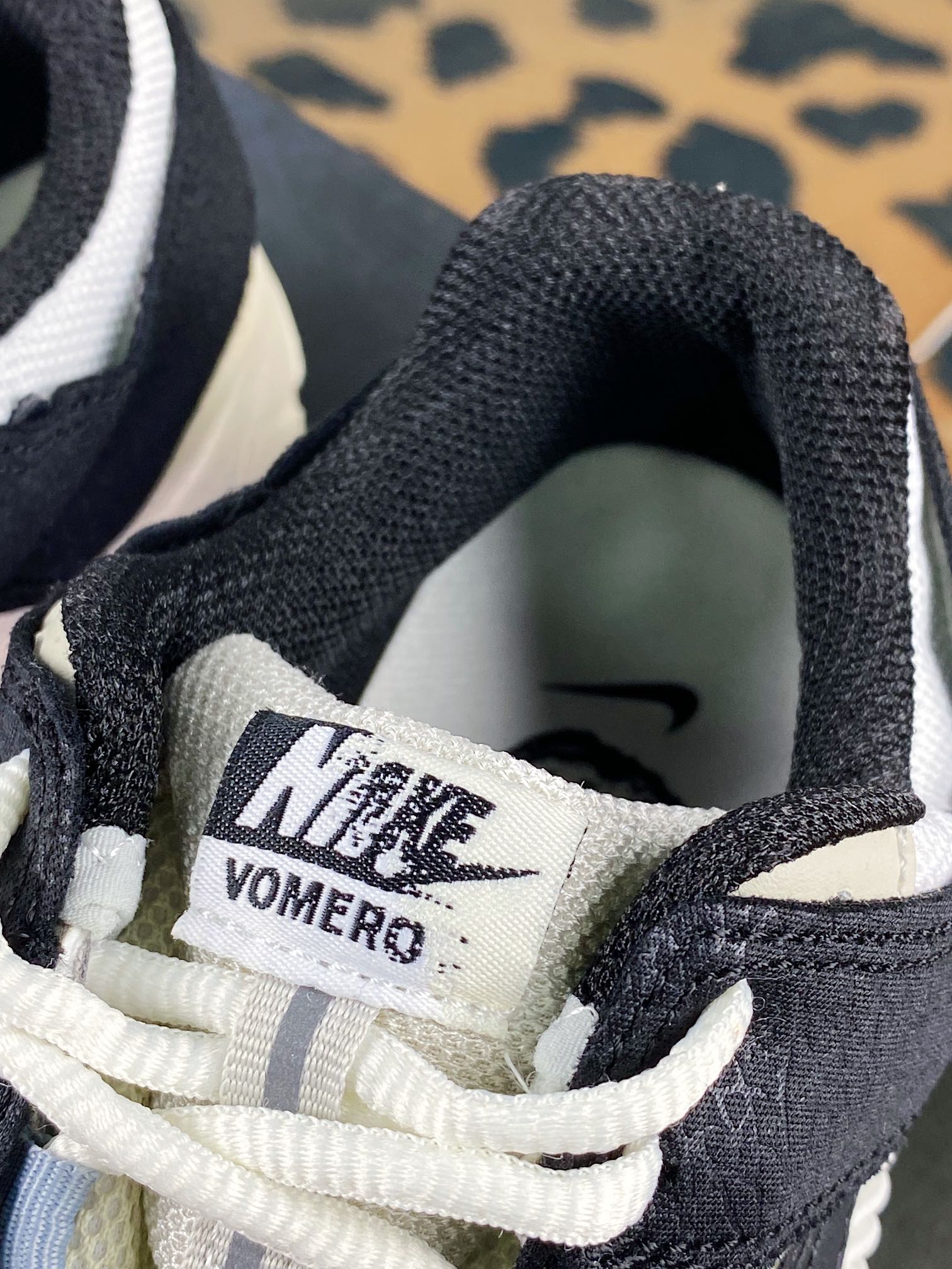 180 Zoom Vomero 5”Timeless”佛莫罗5代系列经典复古休闲运动慢跑鞋“黑白熊猫”FJ5474-133