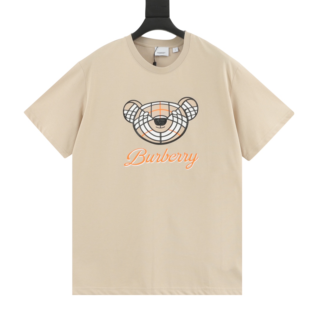 Burberry/巴宝莉 Camiseta de manga corta con estampado de oso en relieve. La mejor combinación de colores de BBR para el ve…