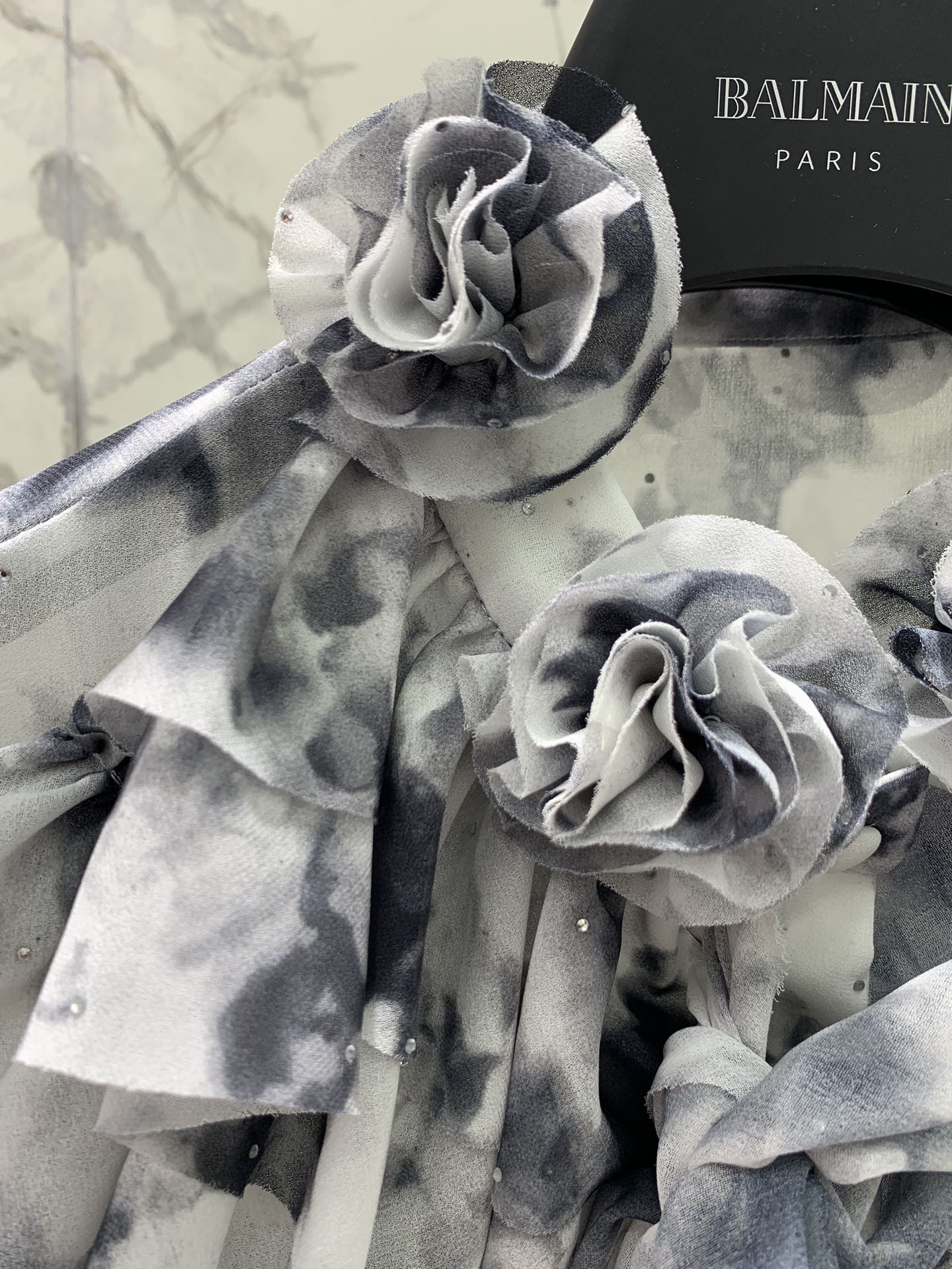 Balmai Balzai Dyes Palace Flowers with Shorts: First-Rate Female Suit. - 图片 5