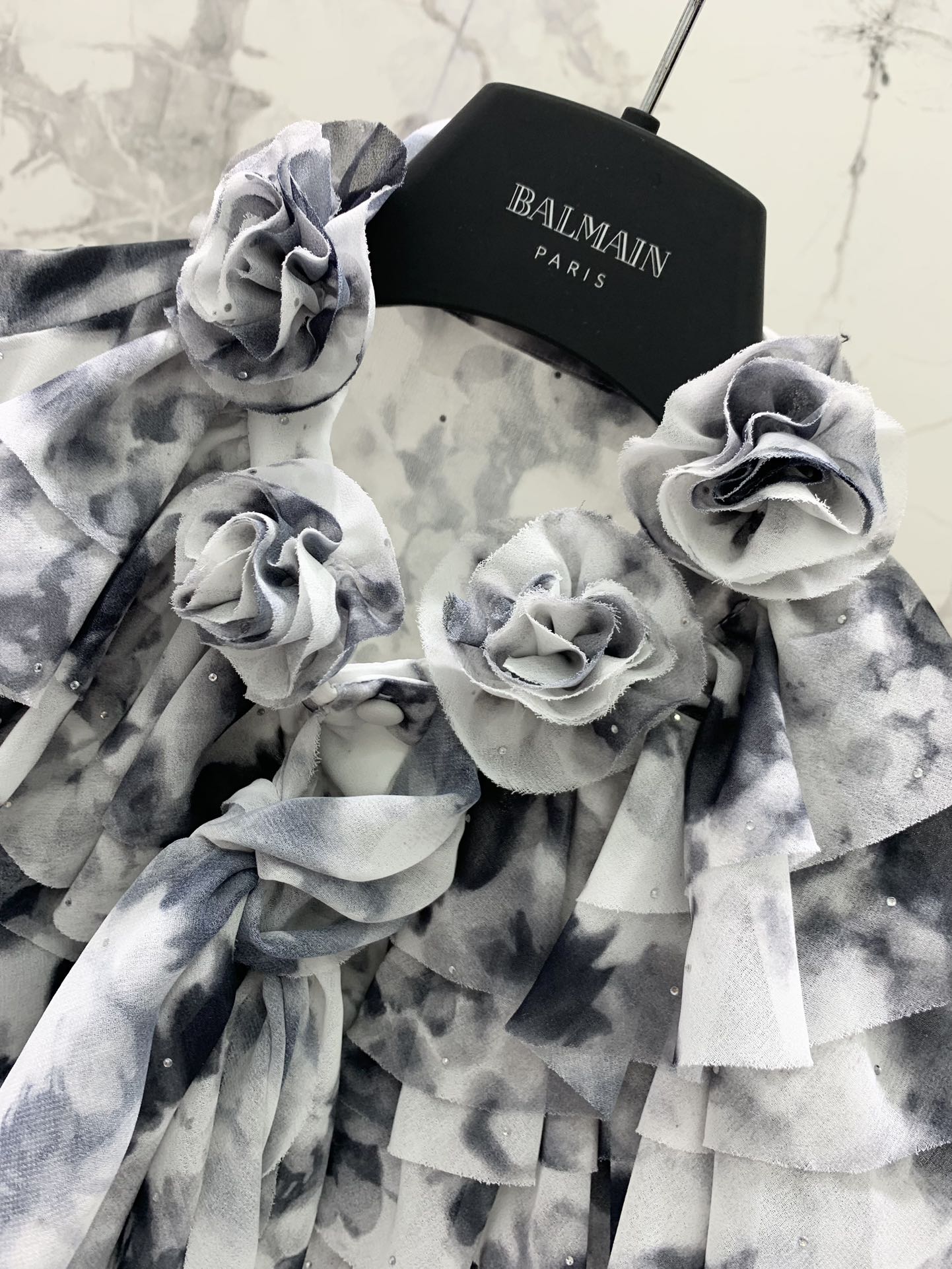 Balmai Balzai Dyes Palace Flowers with Shorts: First-Rate Female Suit. - 图片 3