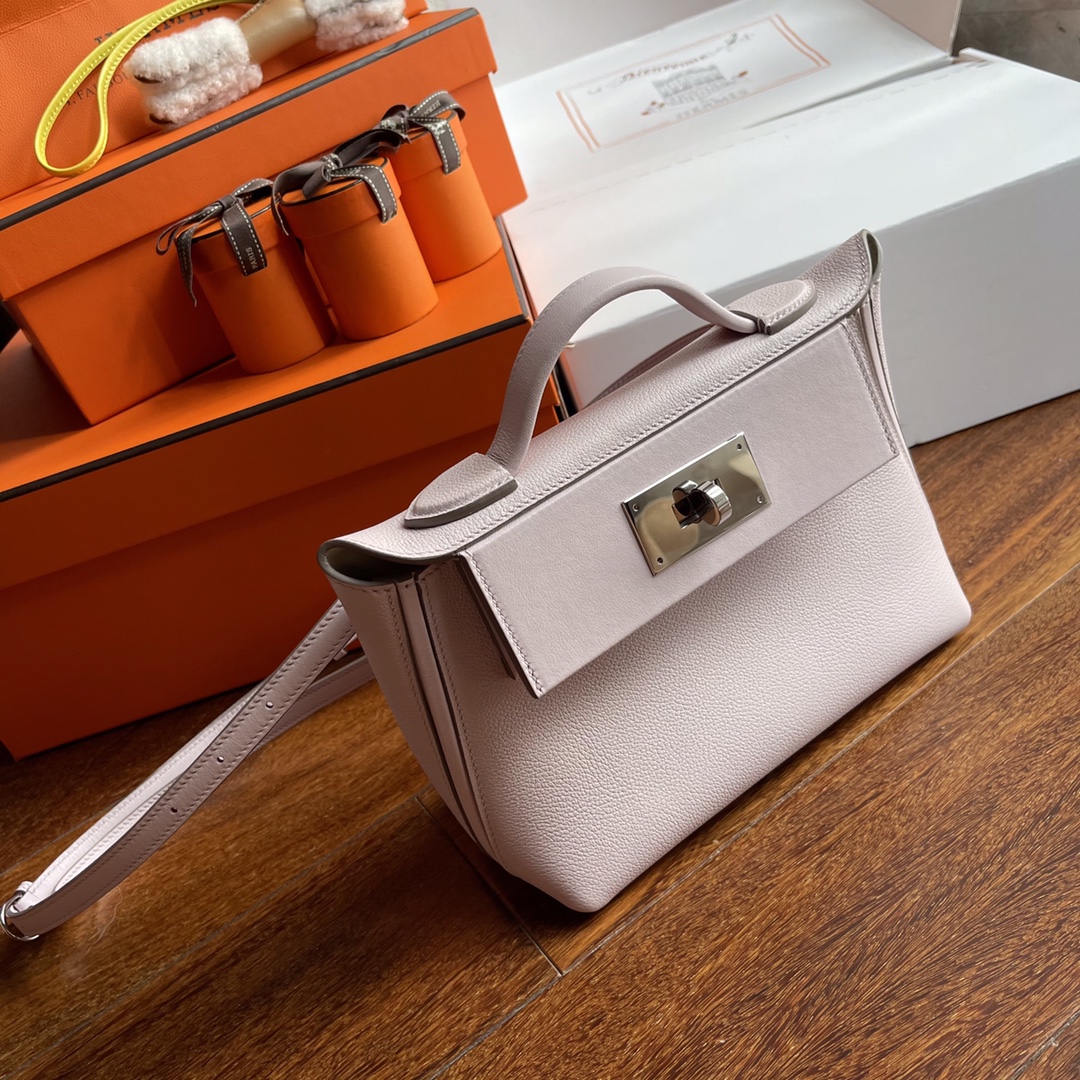 Hermès Dreamy pink and purple 09 with milkshake white inside. 3,000+ on the market. We offer the best quality at a good price. Hermes2424 mini se
