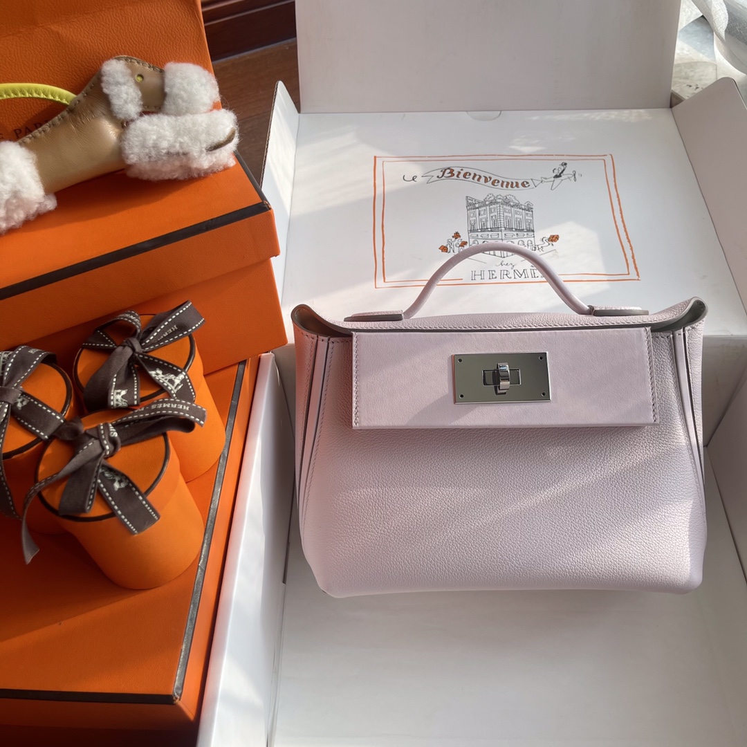 Hermès Dreamy pink and purple 09 with milkshake white inside. 3,000+ on the market. We offer the best quality at a good price. Hermes2424 mini se