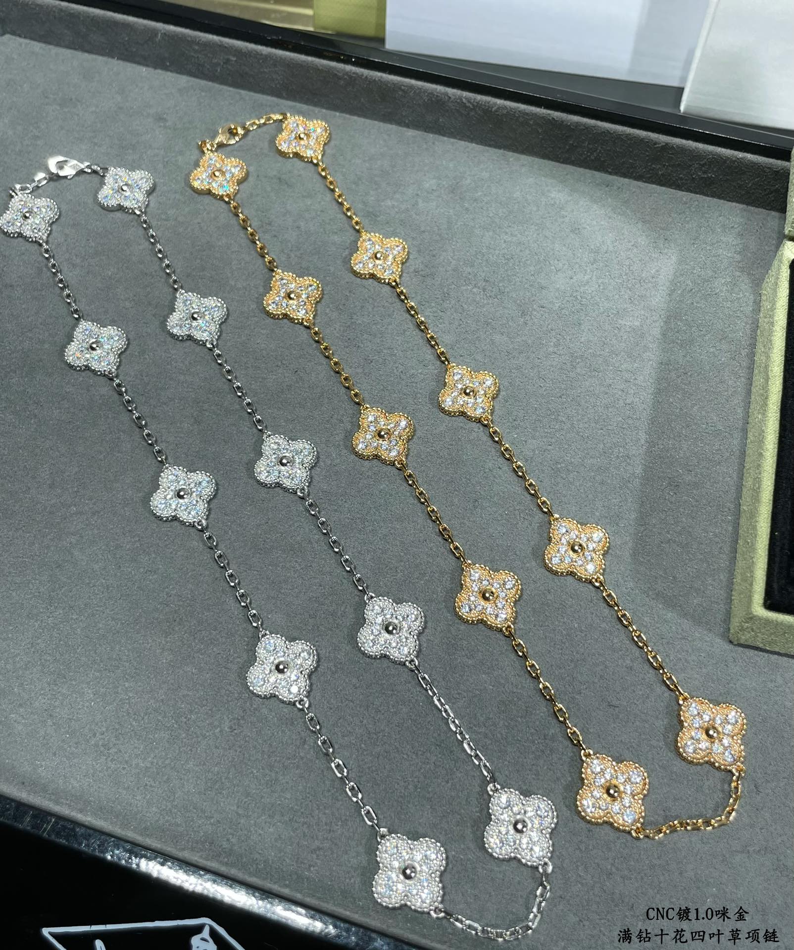 👑VCA高级满钻十花四叶草项链。Cleef&ArPels 🍀🍀🍀四叶草 此系列设计灵动，线条流畅，易于佩