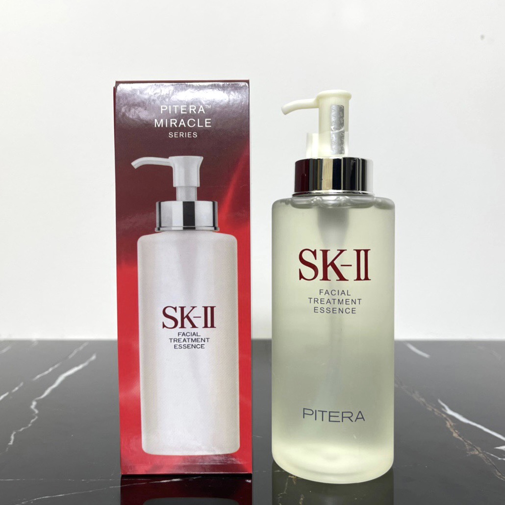 32！SK神仙水330ml按压式🔜2298211800编码！SKII按压款神仙水330ml✔神仙水是怎么样都要用的！skII神仙水330ml。一瓶330ml的早晚使用至少可以用5个月以上，真正的不添加香精色素我只信赖Sk2‼️长期用Sk…