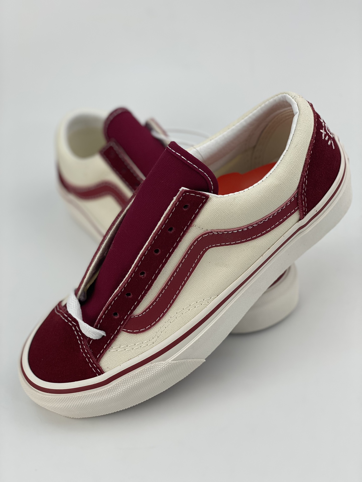 Vans official Style 36 black and white contrasting colors burgundy and white