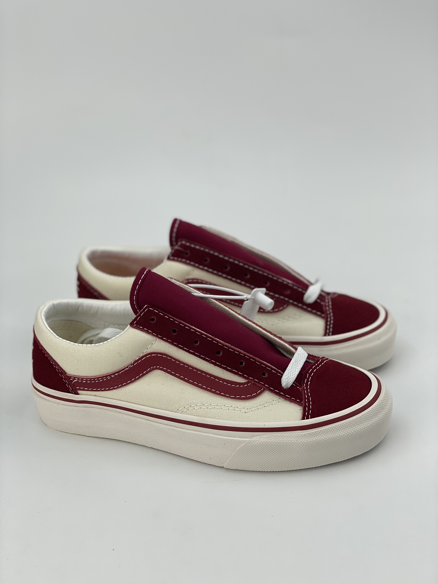 Vans official Style 36 black and white contrasting colors burgundy and white