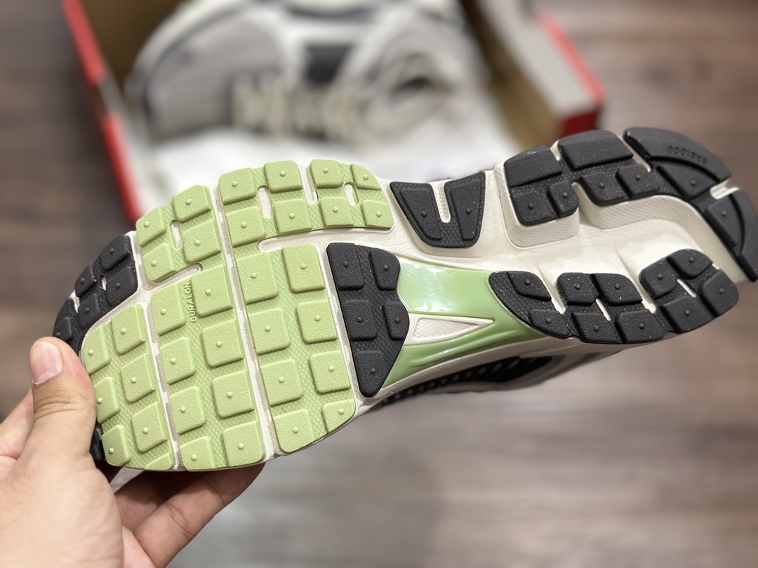 220 Nike Zoom Vomero 5 网面透气休闲鞋 FB8825-001