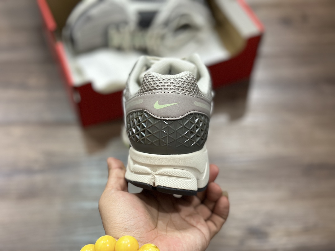 220 Nike Zoom Vomero 5 网面透气休闲鞋 FB8825-001