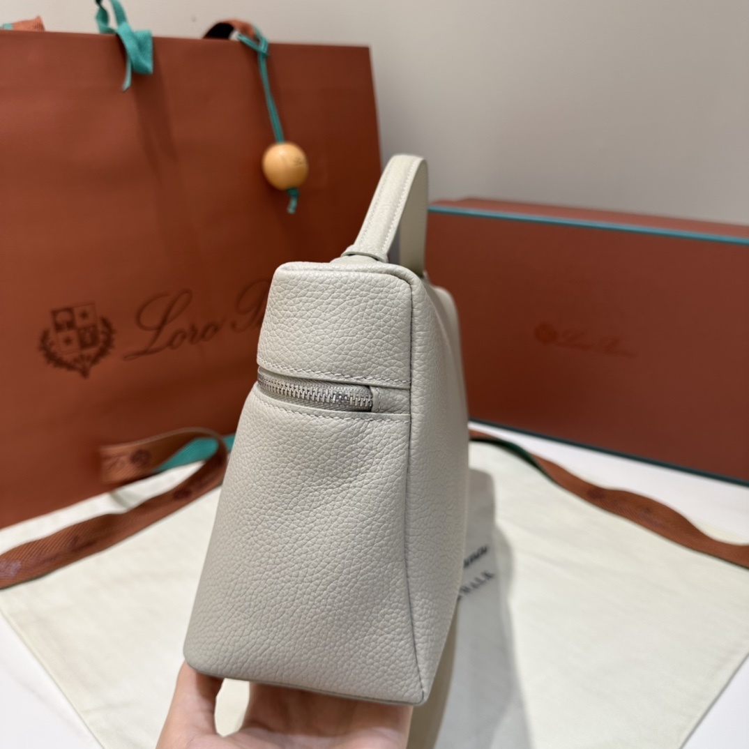 L27珍珠灰ExtrapocketL27系列手提/斜挎包不被定义的生活才最自在就像loropiana的材