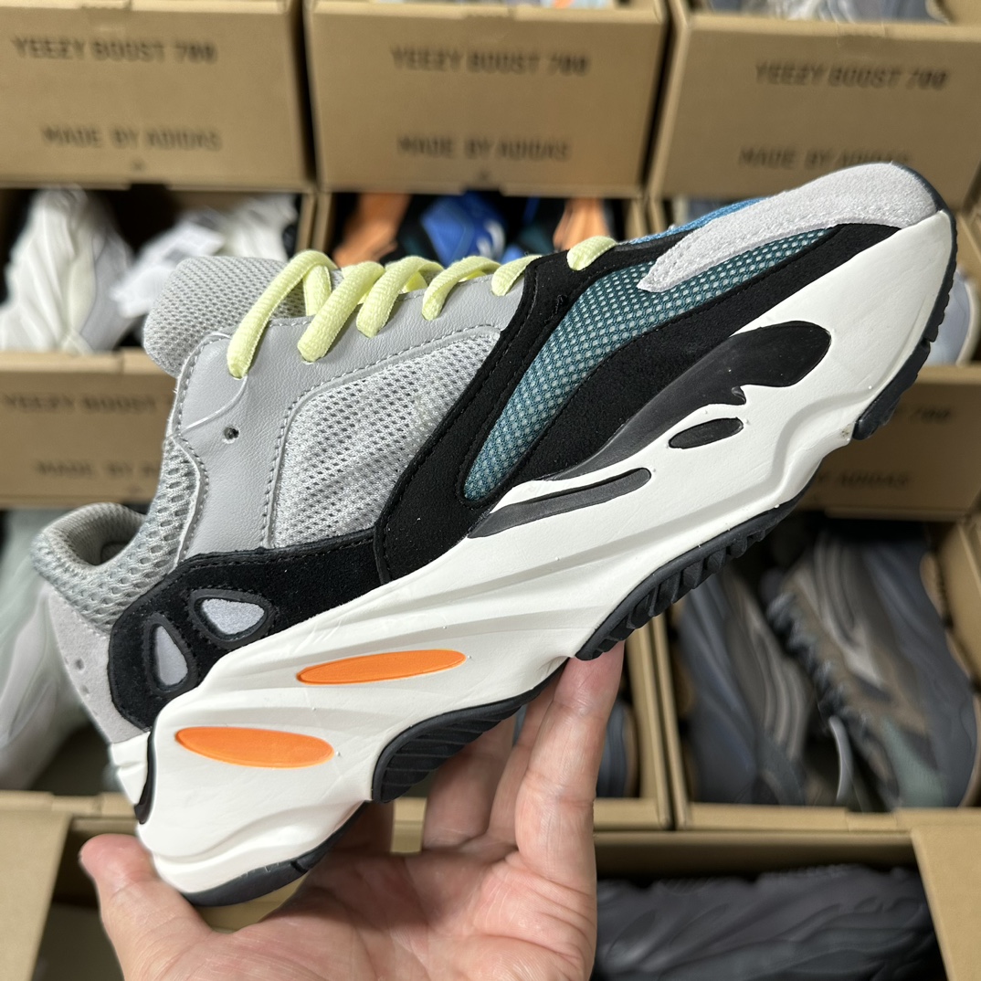 ¡Yeezy 700 primera generación!