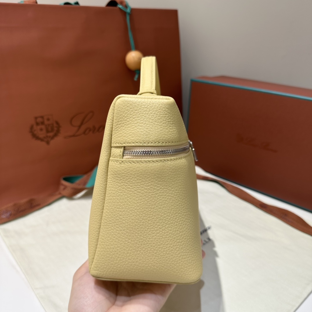 L27黄油色ExtrapocketL27系列手提/斜挎包不被定义的生活才最自在就像loropiana的材