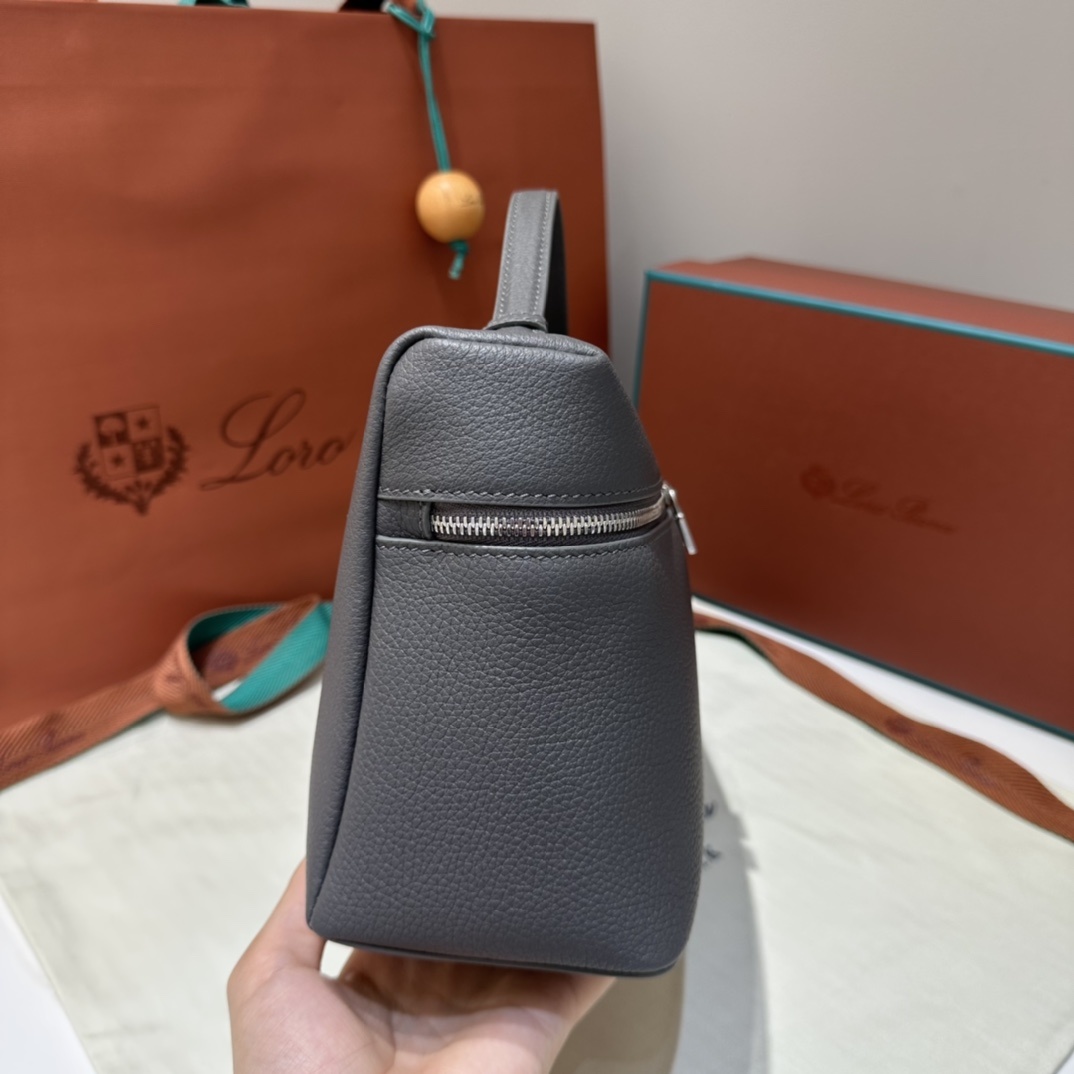 L27深灰色ExtrapocketL27系列手提/斜挎包不被定义的生活才最自在就像loropiana的材