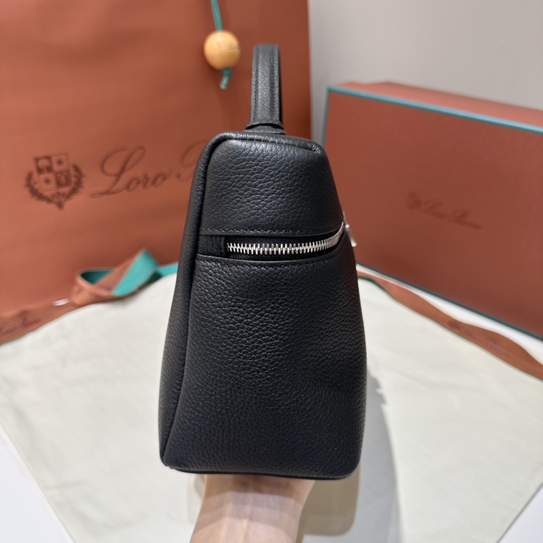 L27黑色ExtrapocketL27系列手提/斜挎包不被定义的生活才最自在就像loropiana的材质