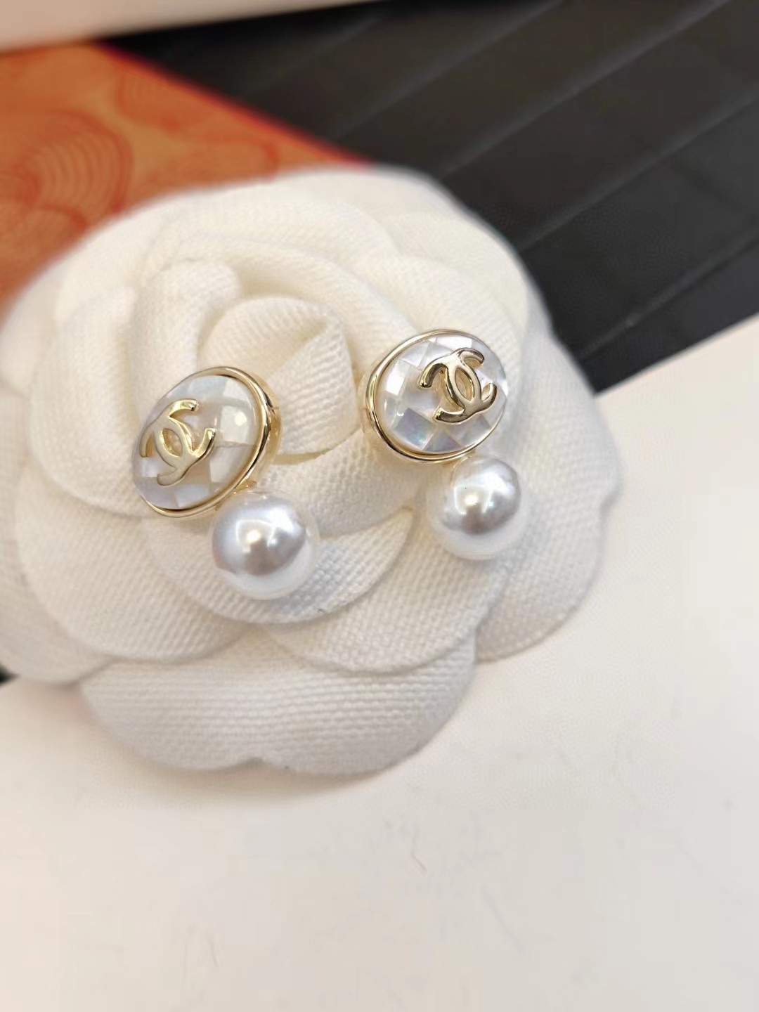 Chanel Jewelry Earring UK 7 Star Replica
 White Vintage