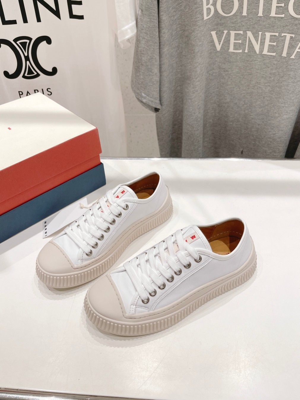 高品质出厂 MARNI玛尼DADA BUMPER系列 新款休闲运动鞋 贝壳头饼干鞋小白鞋在鞋子的前后都搭