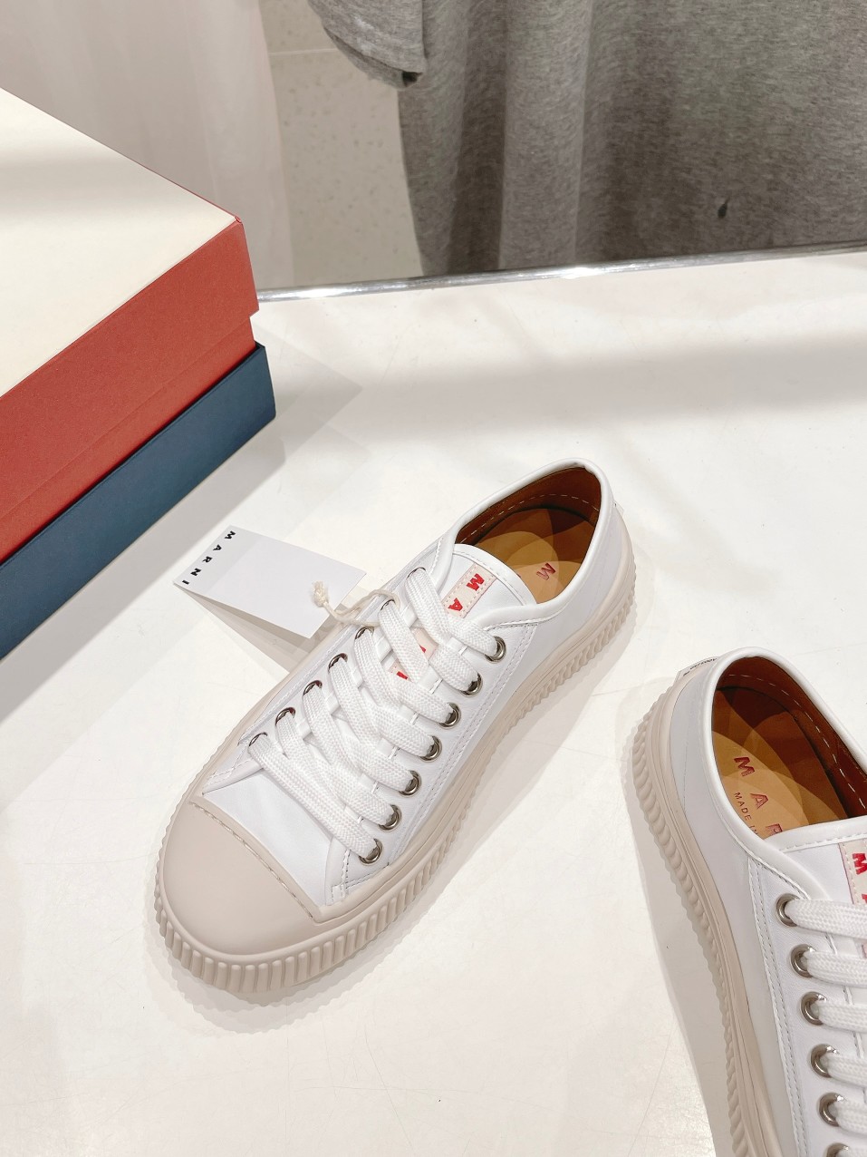 高品质出厂 MARNI玛尼DADA BUMPER系列 新款休闲运动鞋 贝壳头饼干鞋小白鞋在鞋子的前后都搭