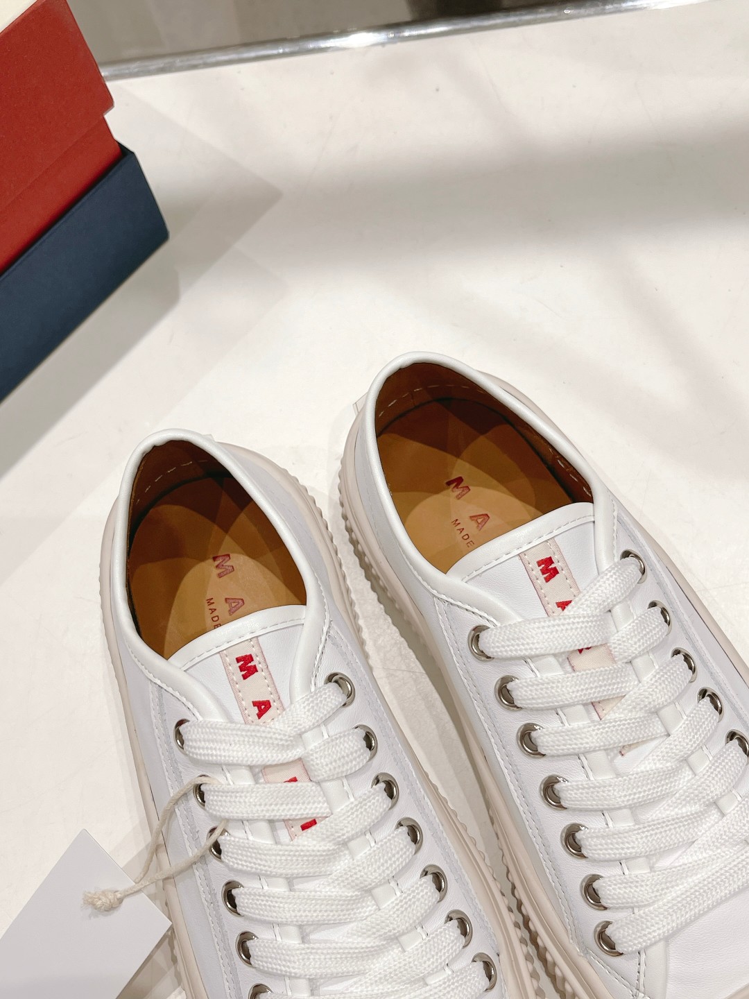 高品质出厂 MARNI玛尼DADA BUMPER系列 新款休闲运动鞋 贝壳头饼干鞋小白鞋在鞋子的前后都搭