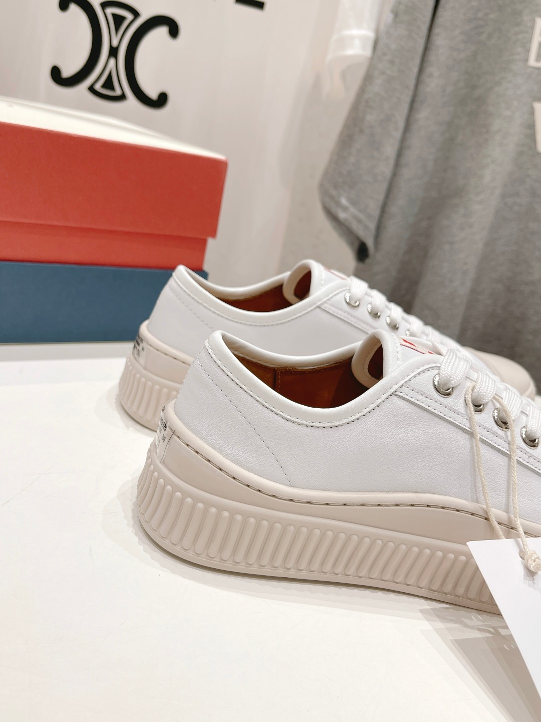 高品质出厂 MARNI玛尼DADA BUMPER系列 新款休闲运动鞋 贝壳头饼干鞋小白鞋在鞋子的前后都搭