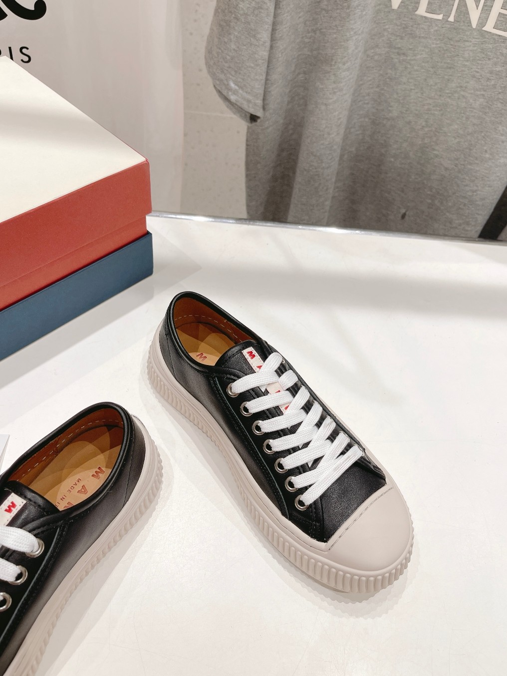 高品质出厂 MARNI玛尼DADA BUMPER系列 新款休闲运动鞋 贝壳头饼干鞋小白鞋在鞋子的前后都搭